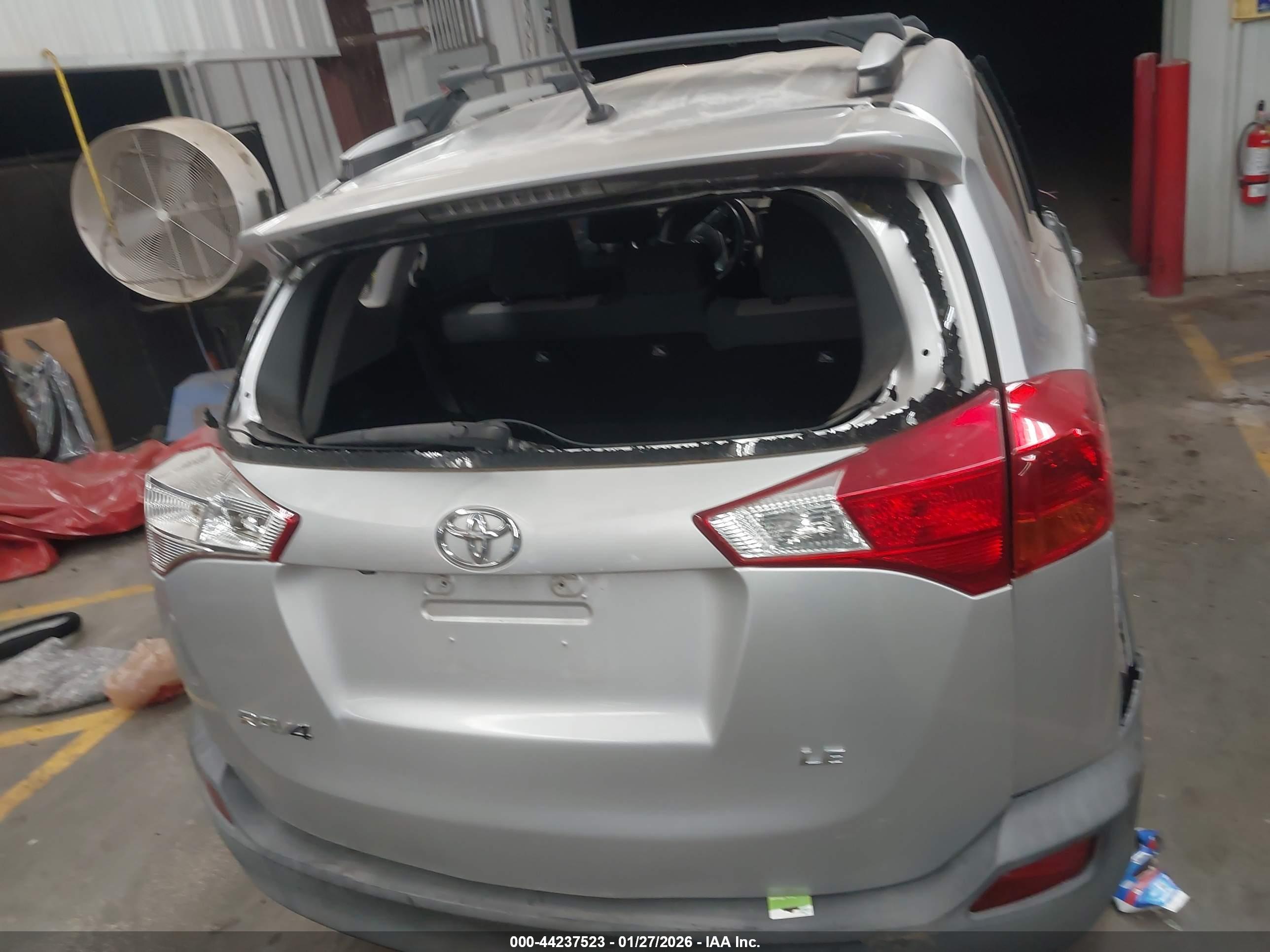 TOYOTA RAV4 image 6