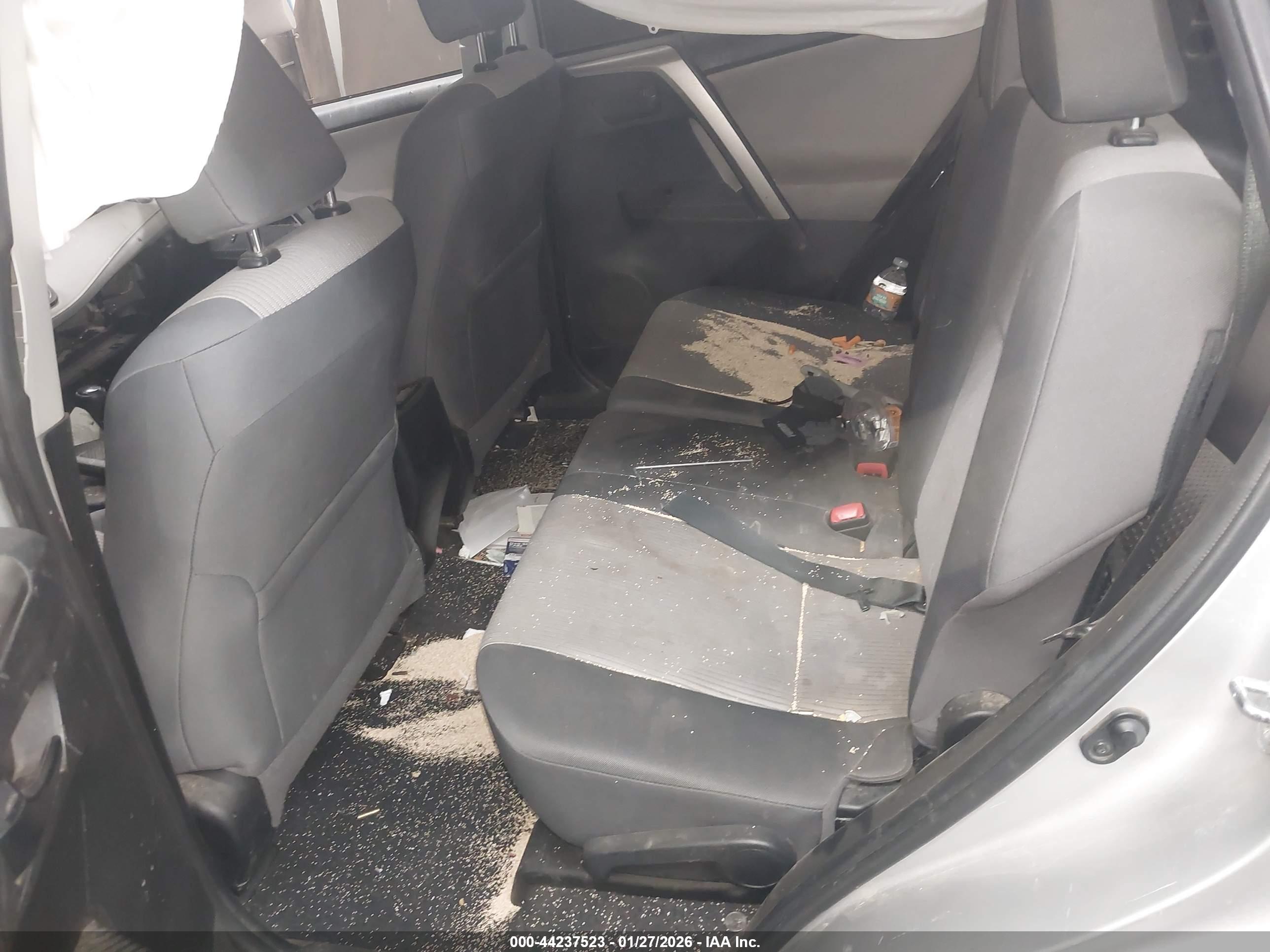 TOYOTA RAV4 image 8