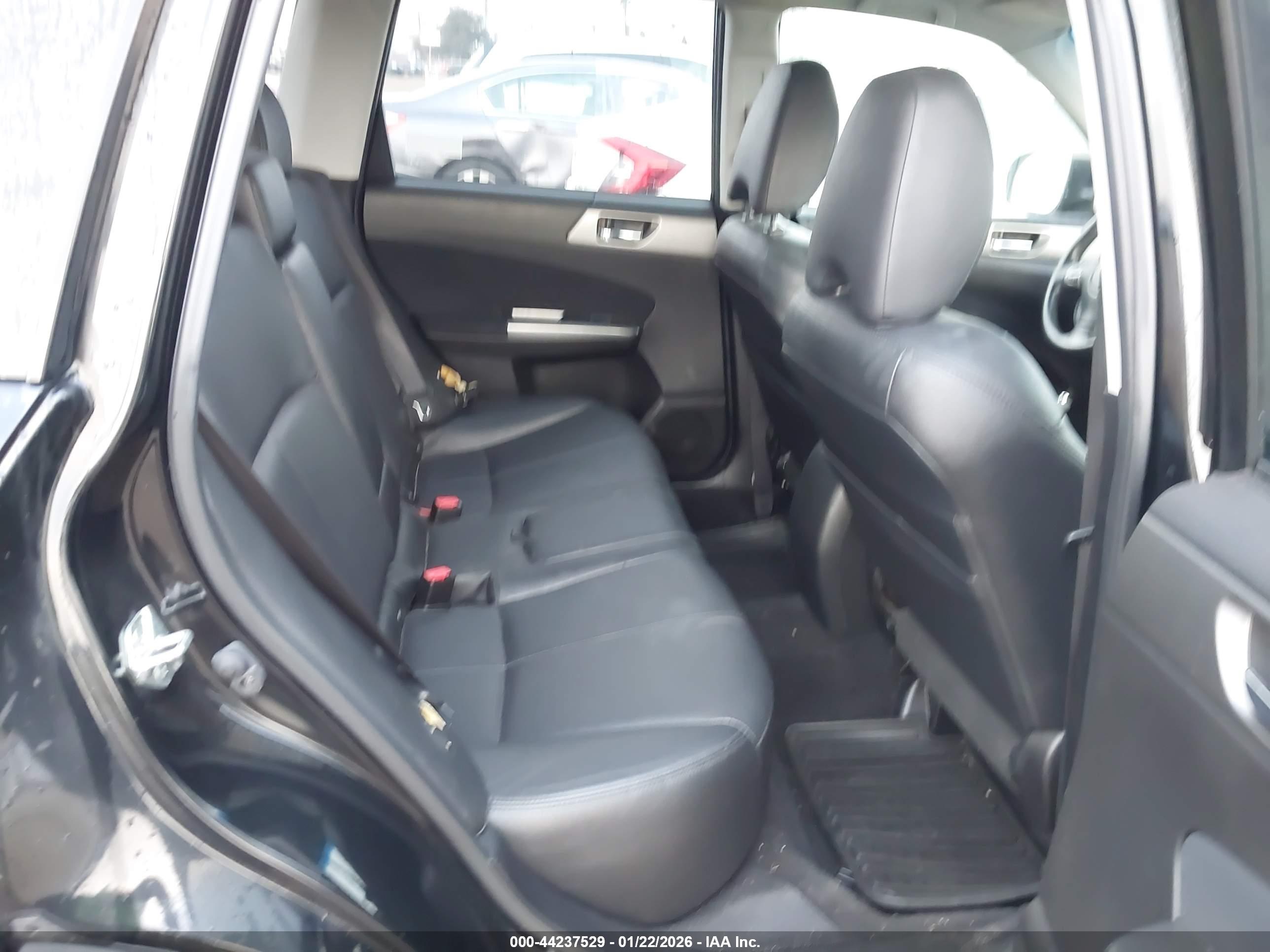 SUBARU FORESTER image 8
