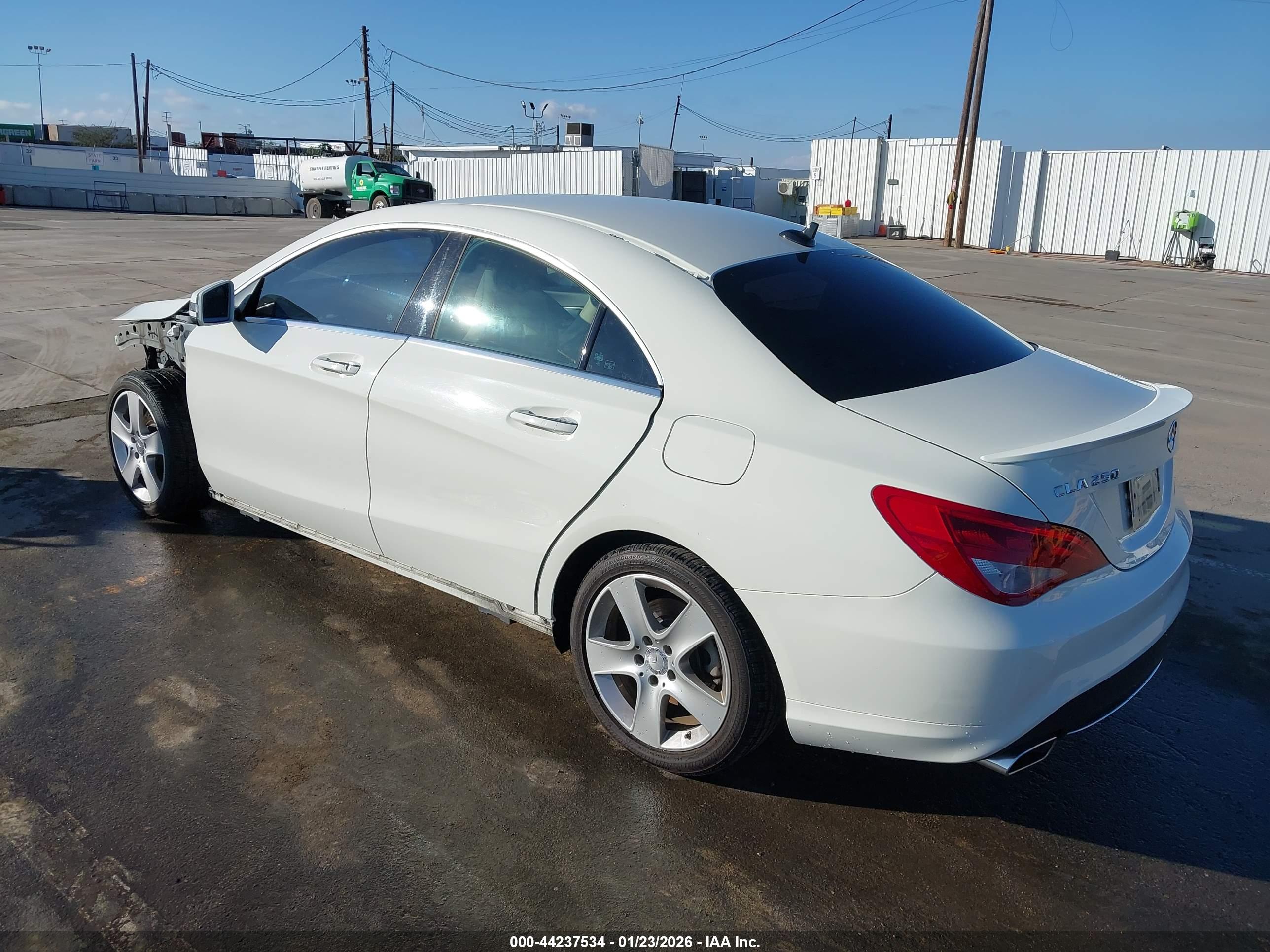 MERCEDES-BENZ CLA image 3