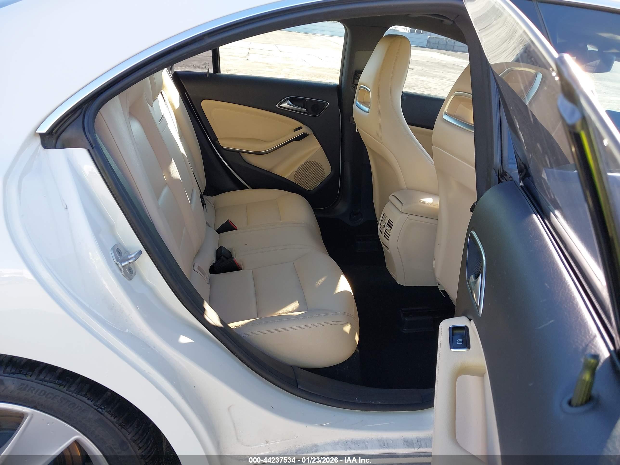 MERCEDES-BENZ CLA image 8