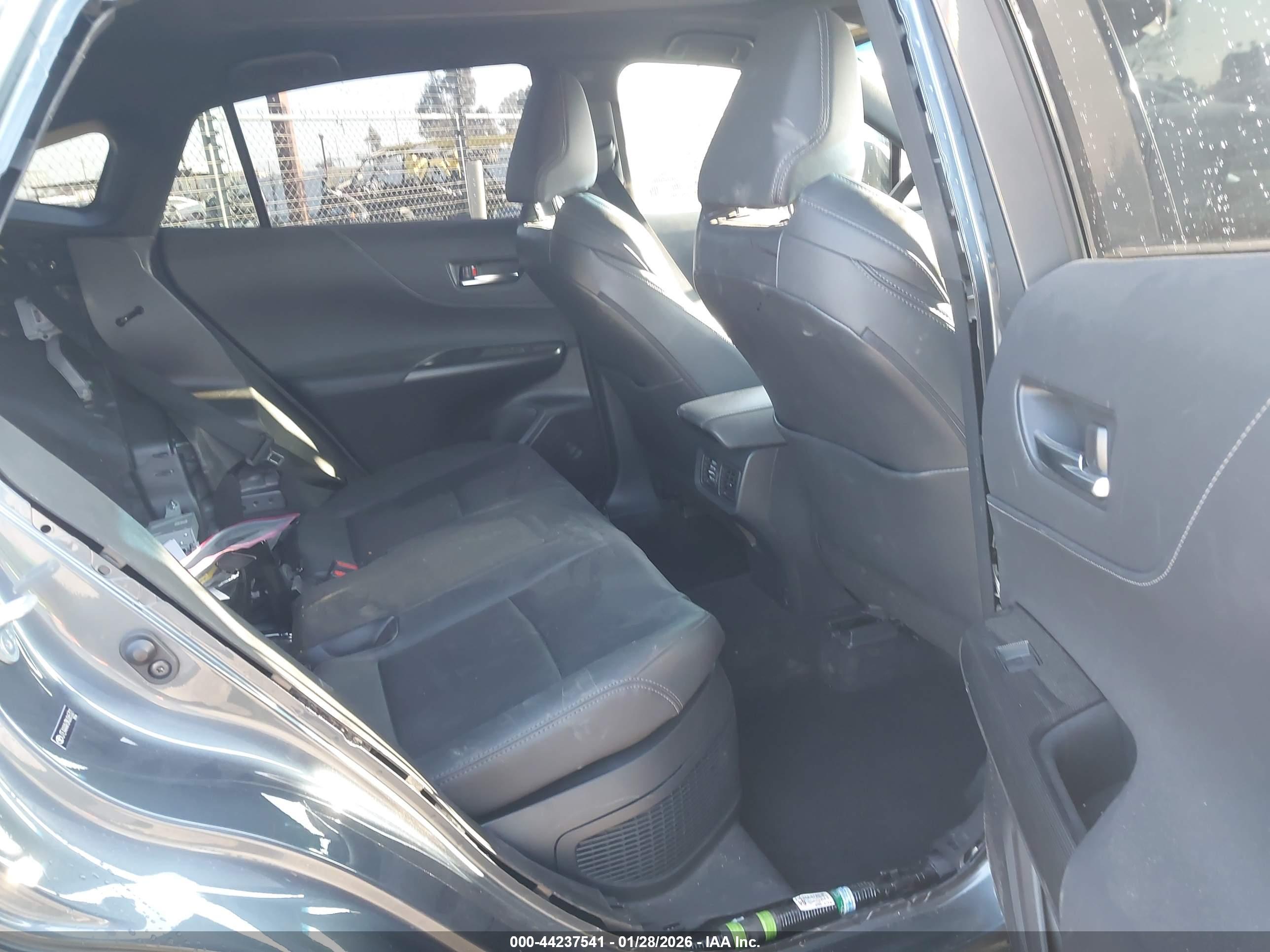 TOYOTA VENZA image 8