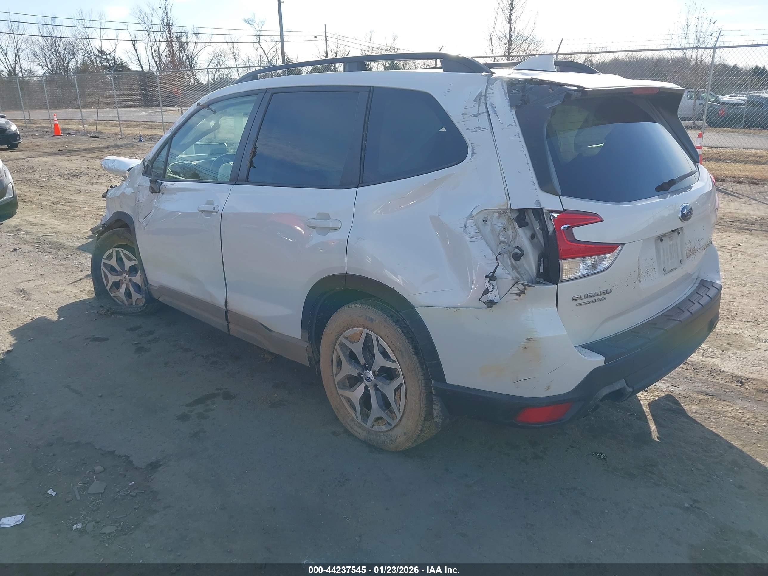 SUBARU FORESTER image 3