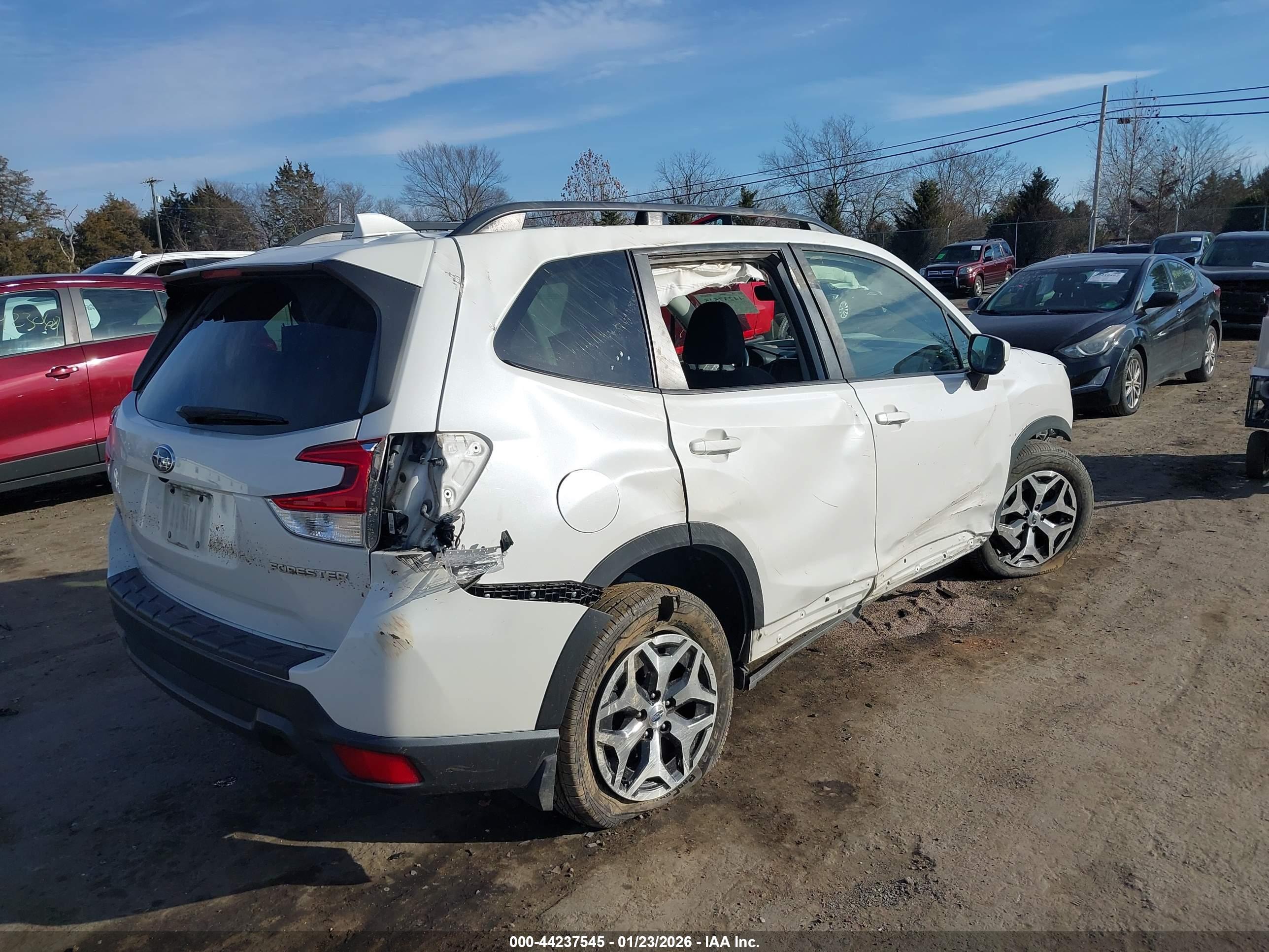 SUBARU FORESTER image 4