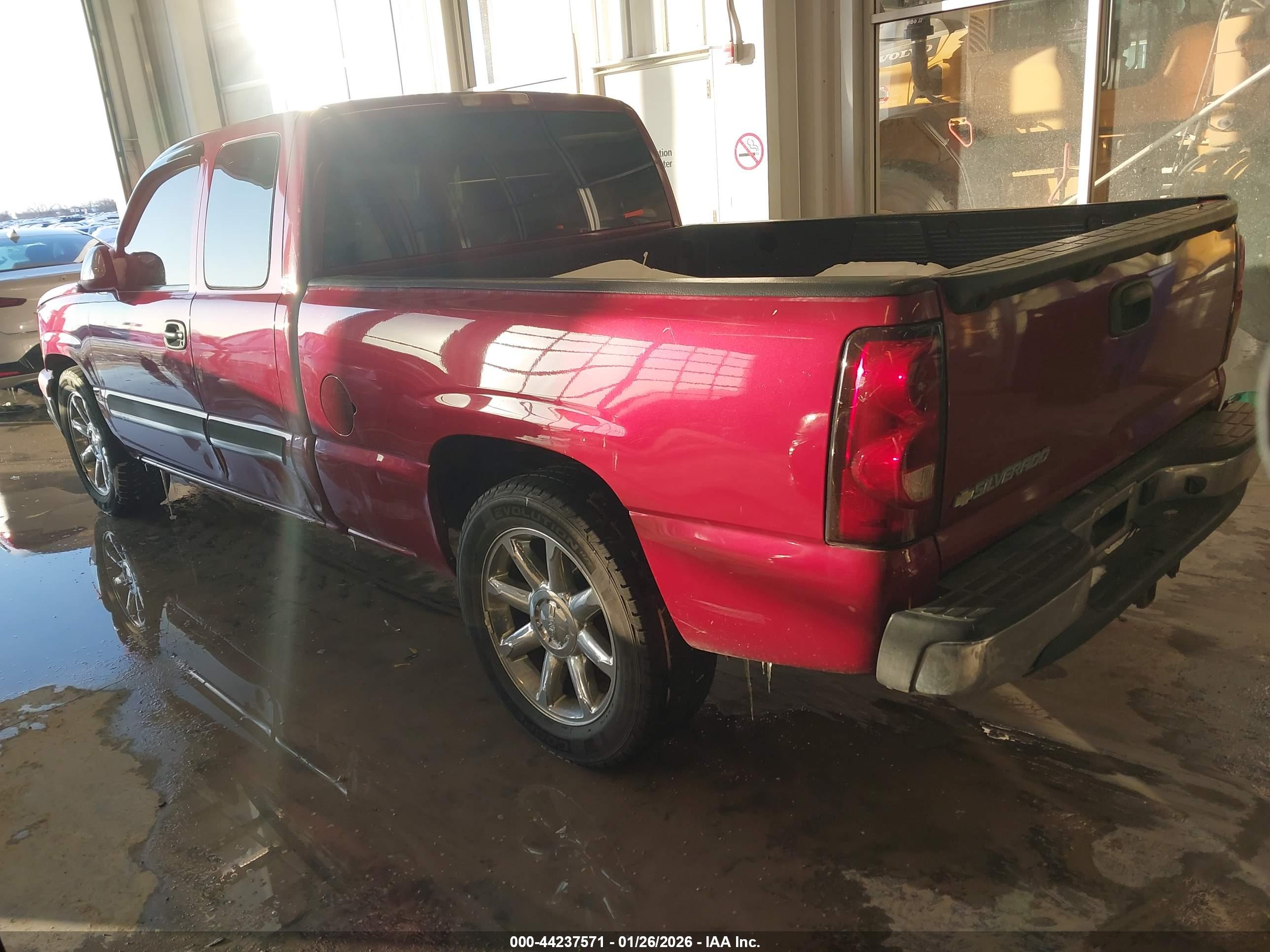 CHEVROLET SILVERADO image 3