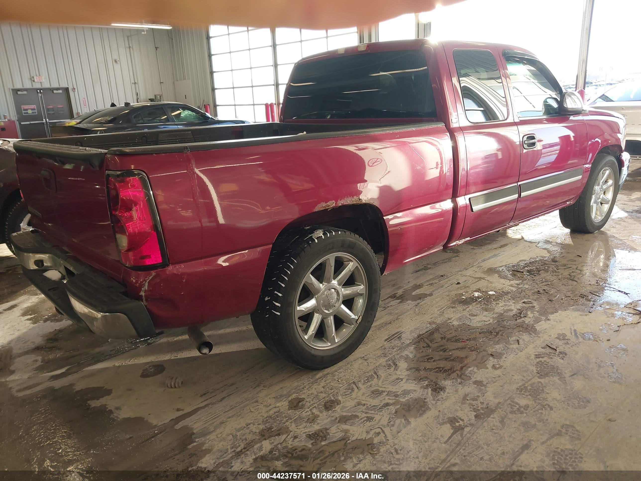 CHEVROLET SILVERADO image 4