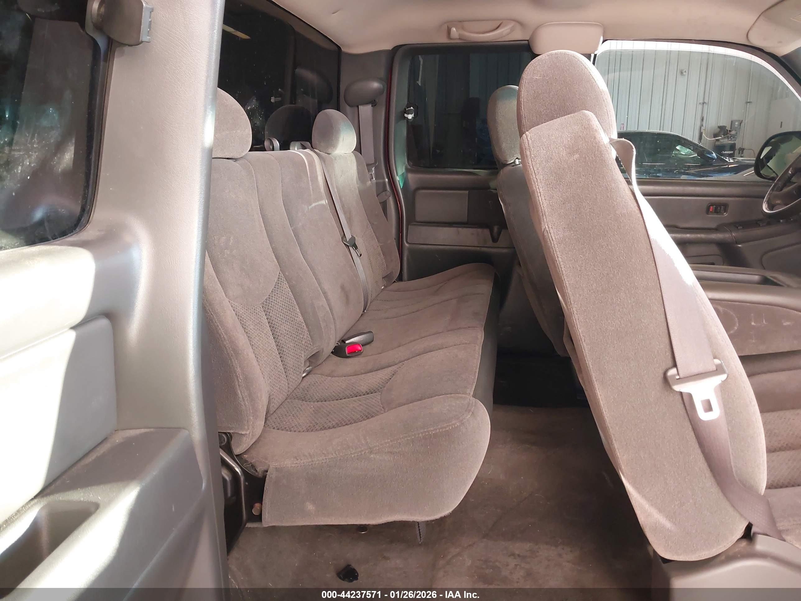 CHEVROLET SILVERADO image 8