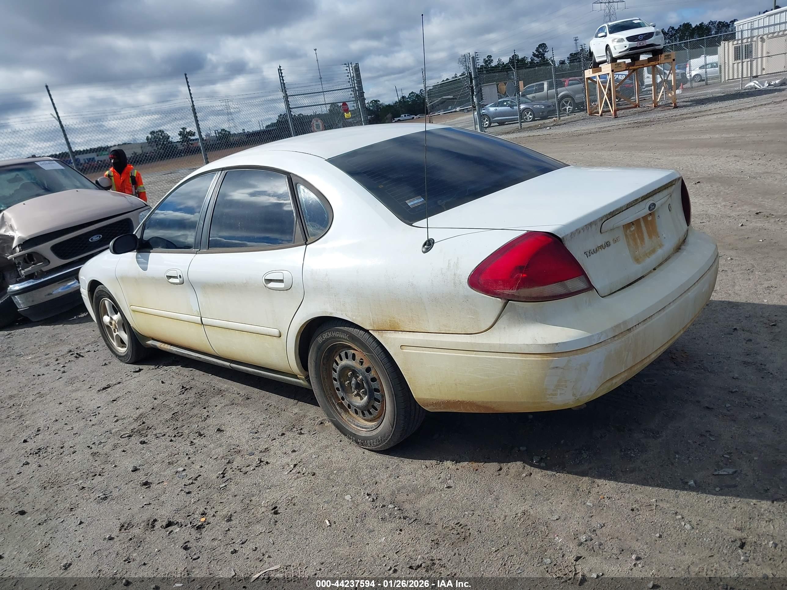 FORD TAURUS image 3