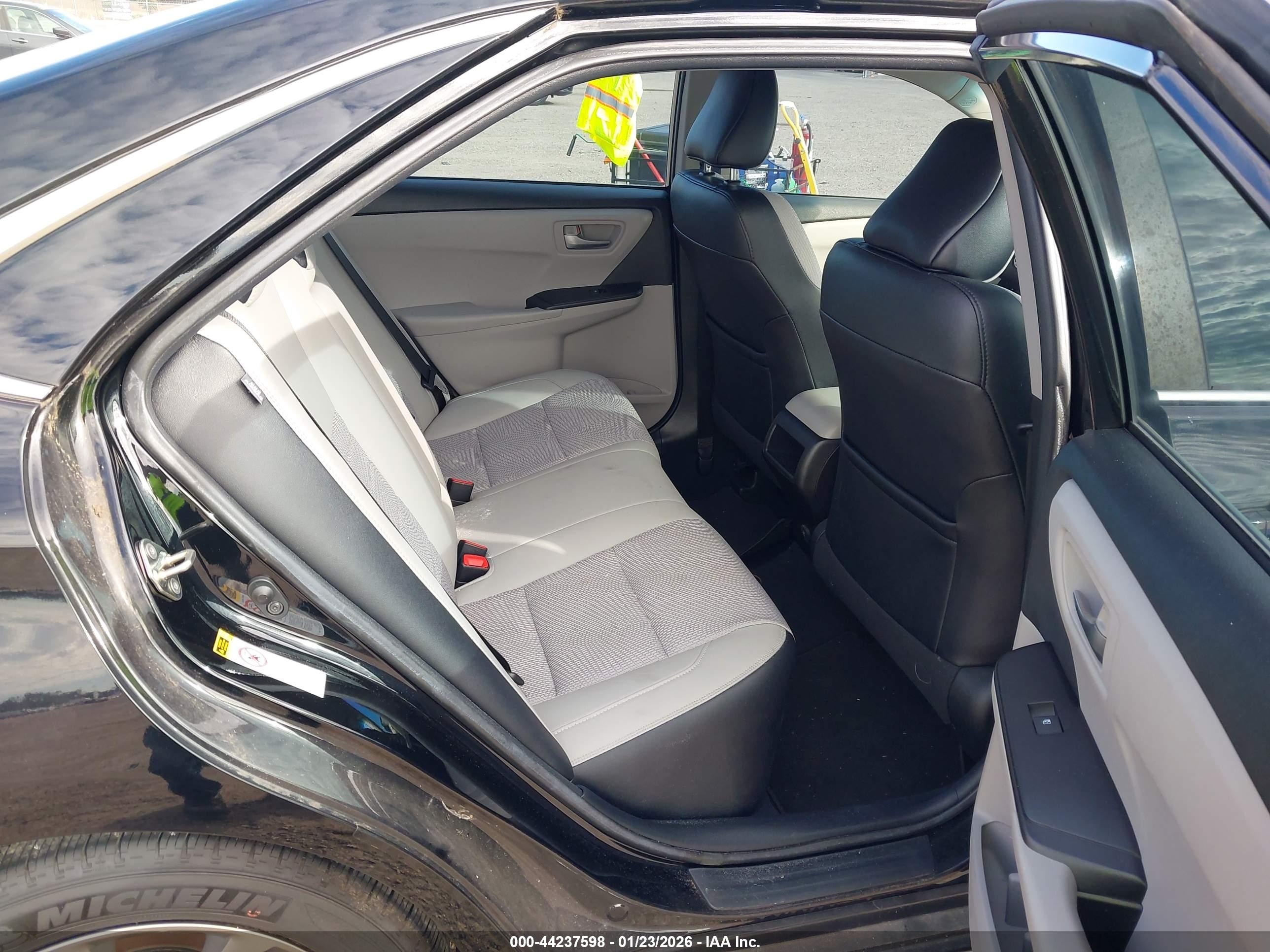 TOYOTA CAMRY image 8