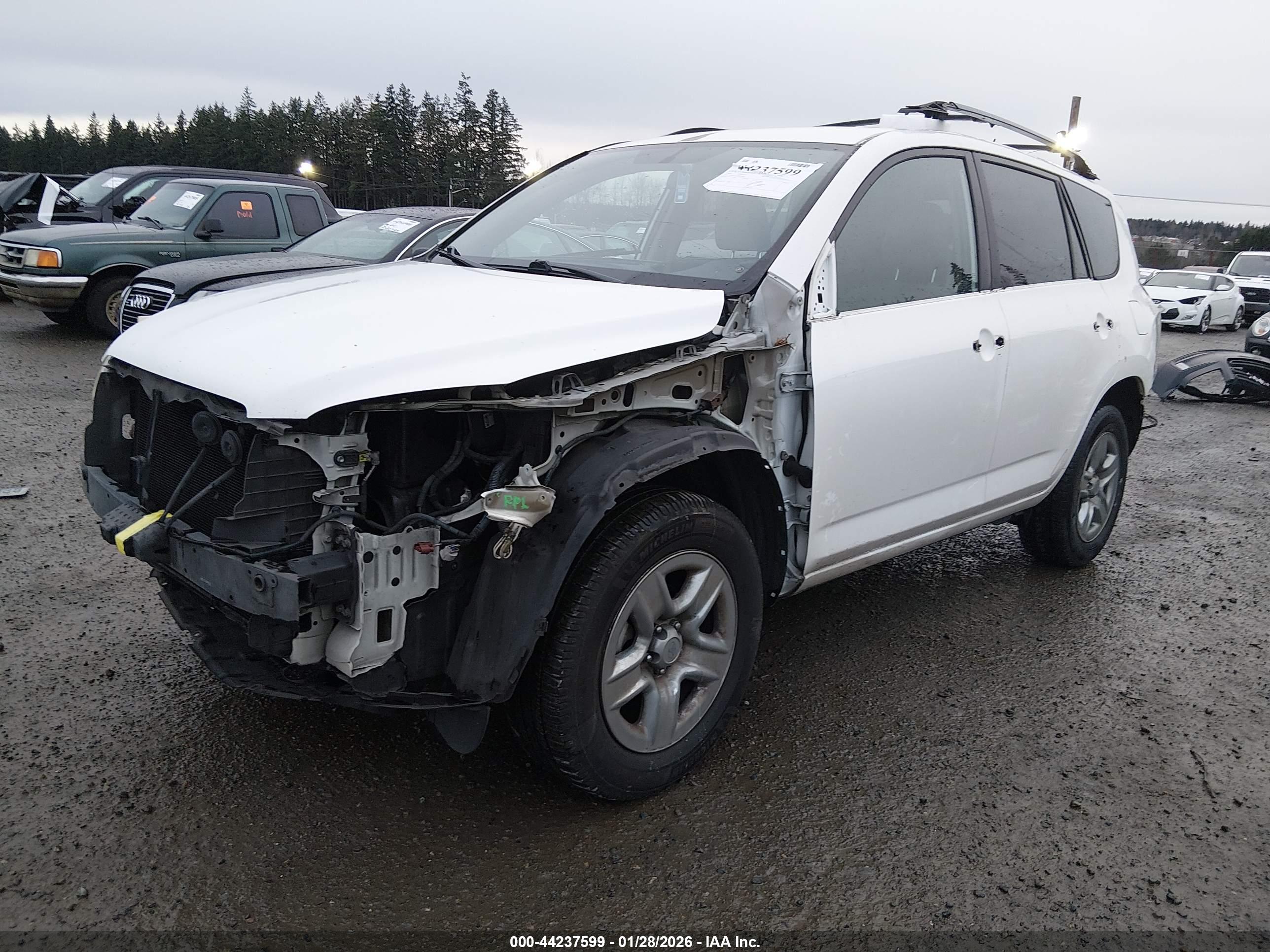 TOYOTA RAV4 image 2