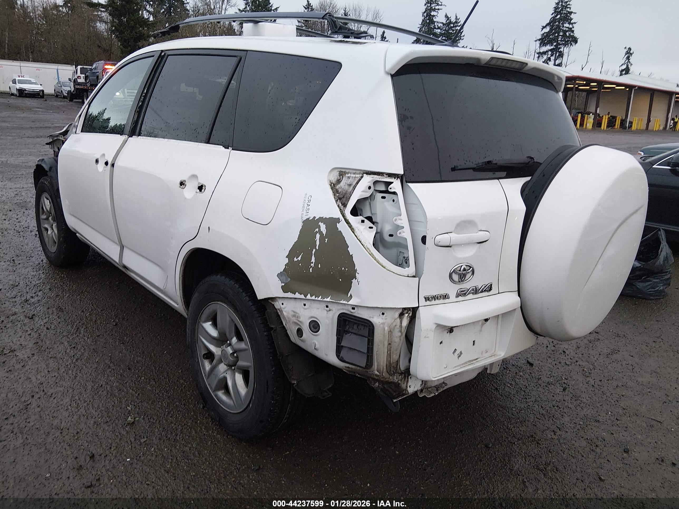 TOYOTA RAV4 image 3