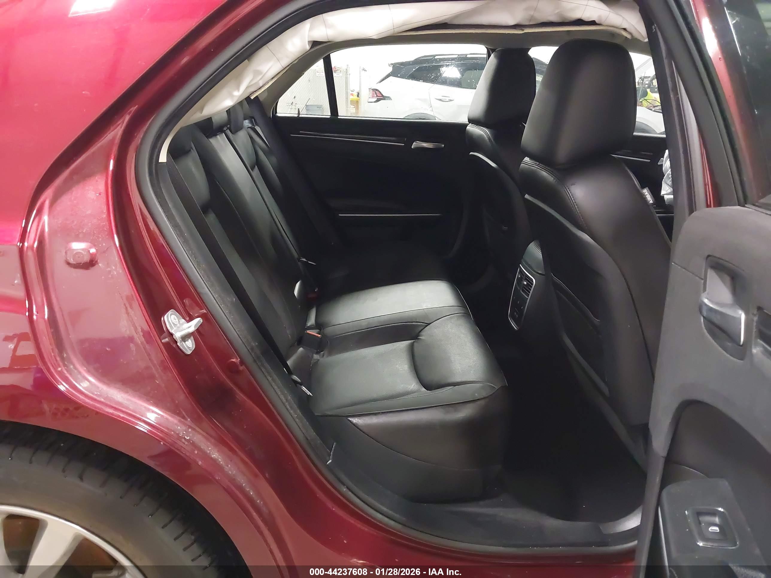 CHRYSLER 300 image 8