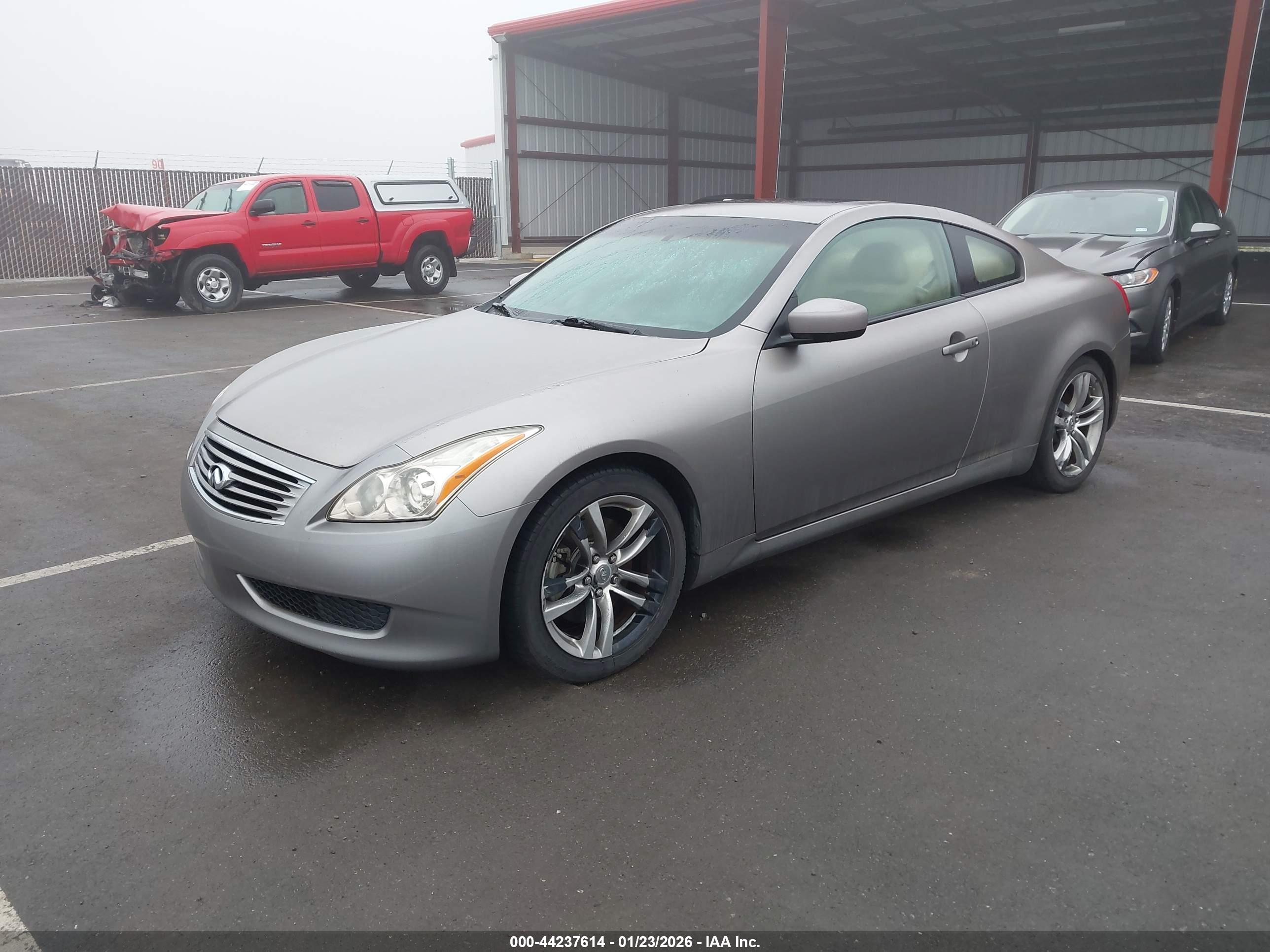 INFINITI G37 image 2