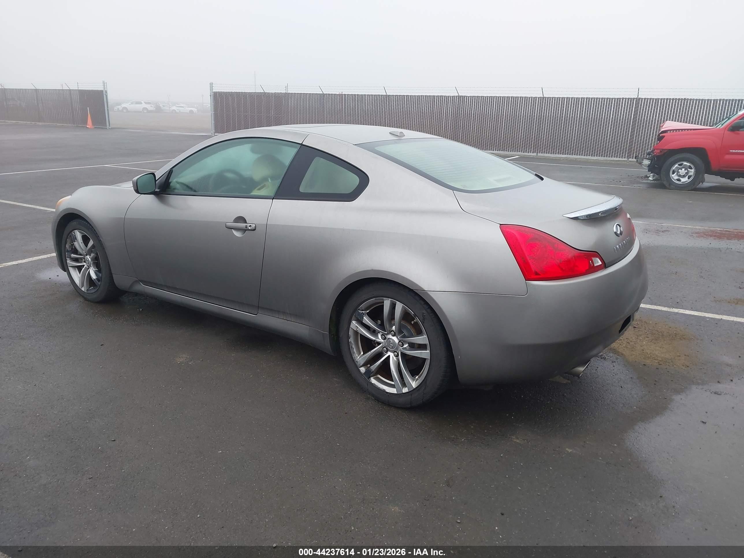 INFINITI G37 image 3