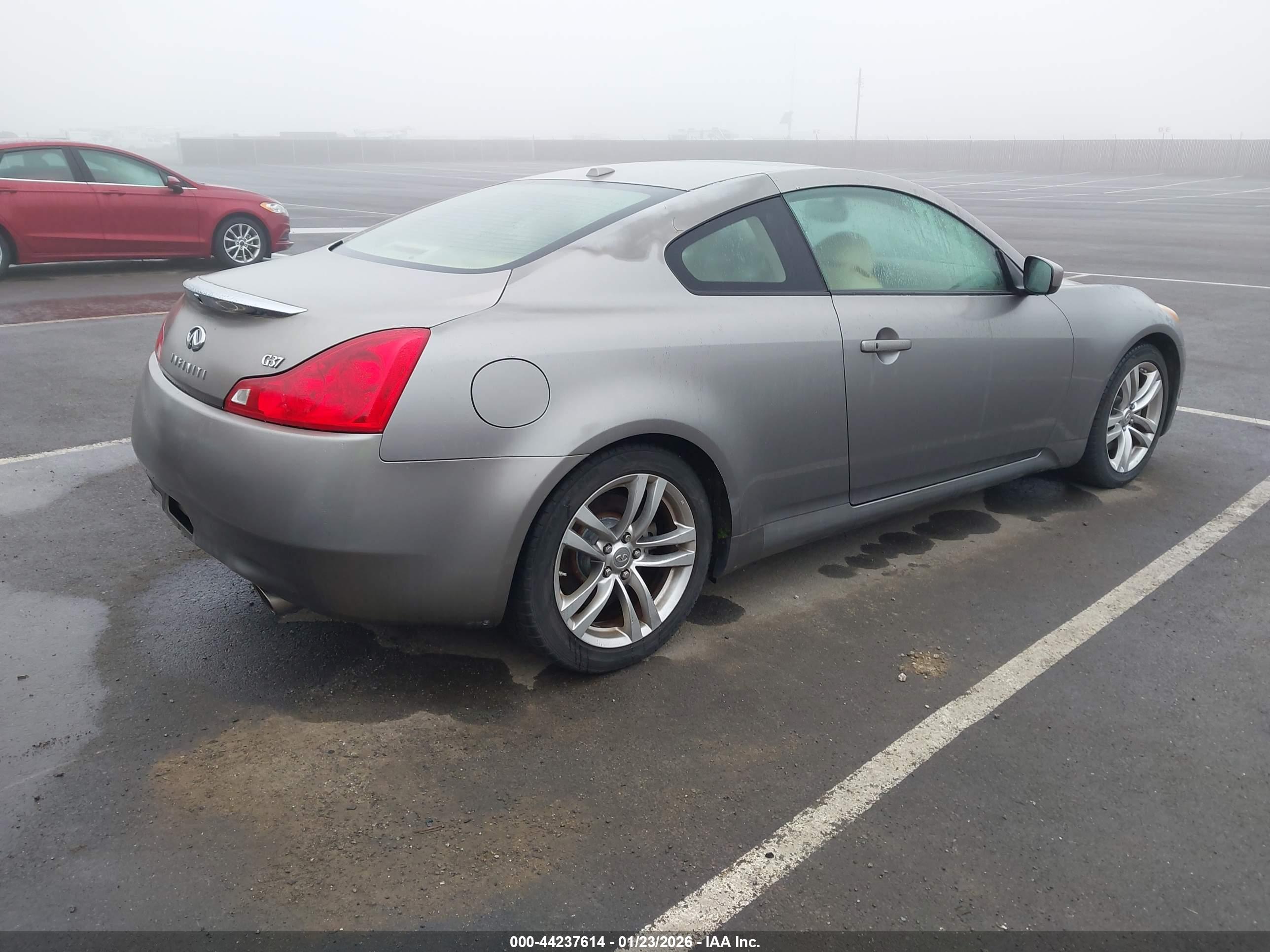 INFINITI G37 image 4