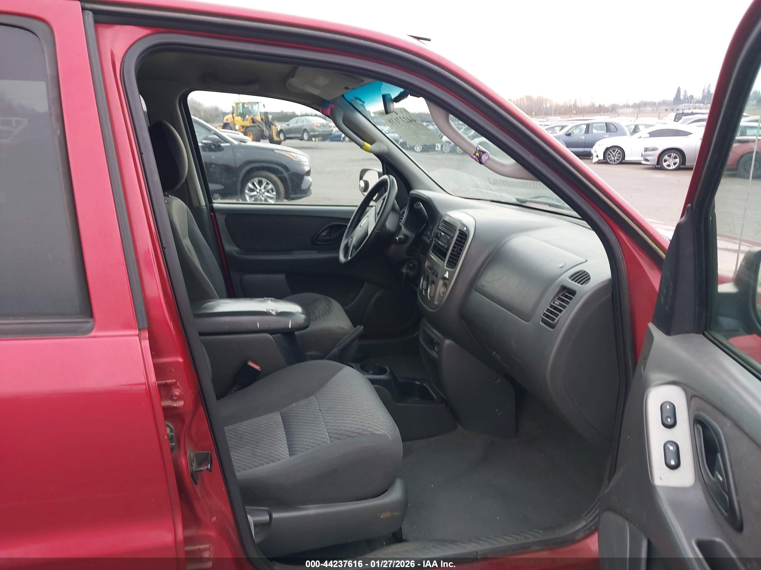FORD ESCAPE image 5