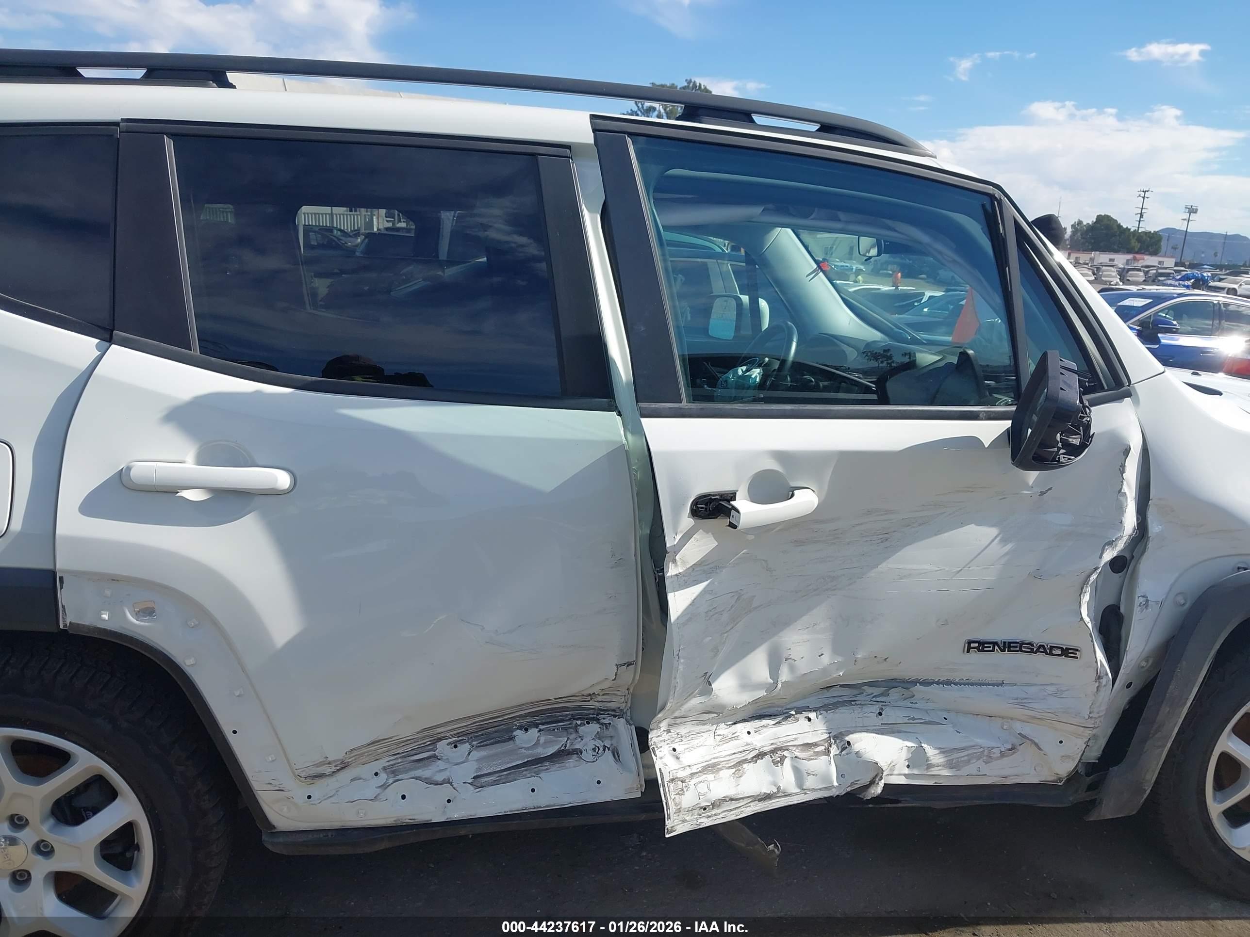 JEEP RENEGADE image 6