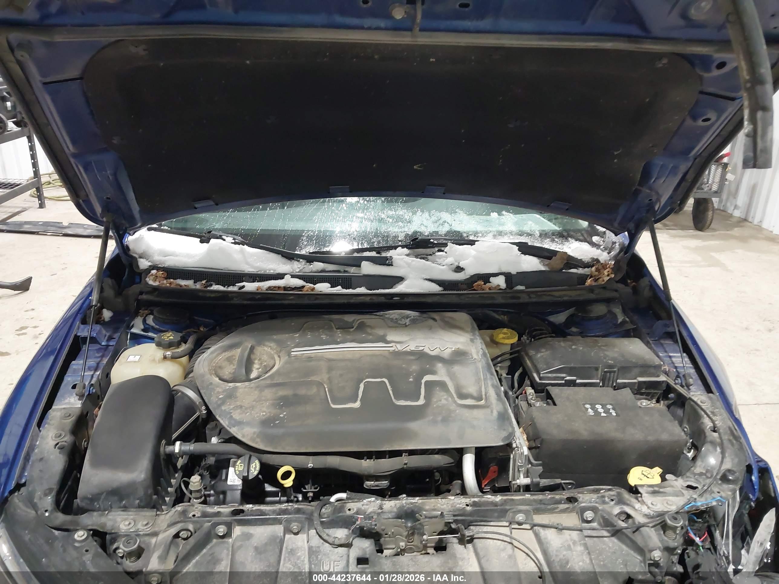 CHRYSLER 200 image 10