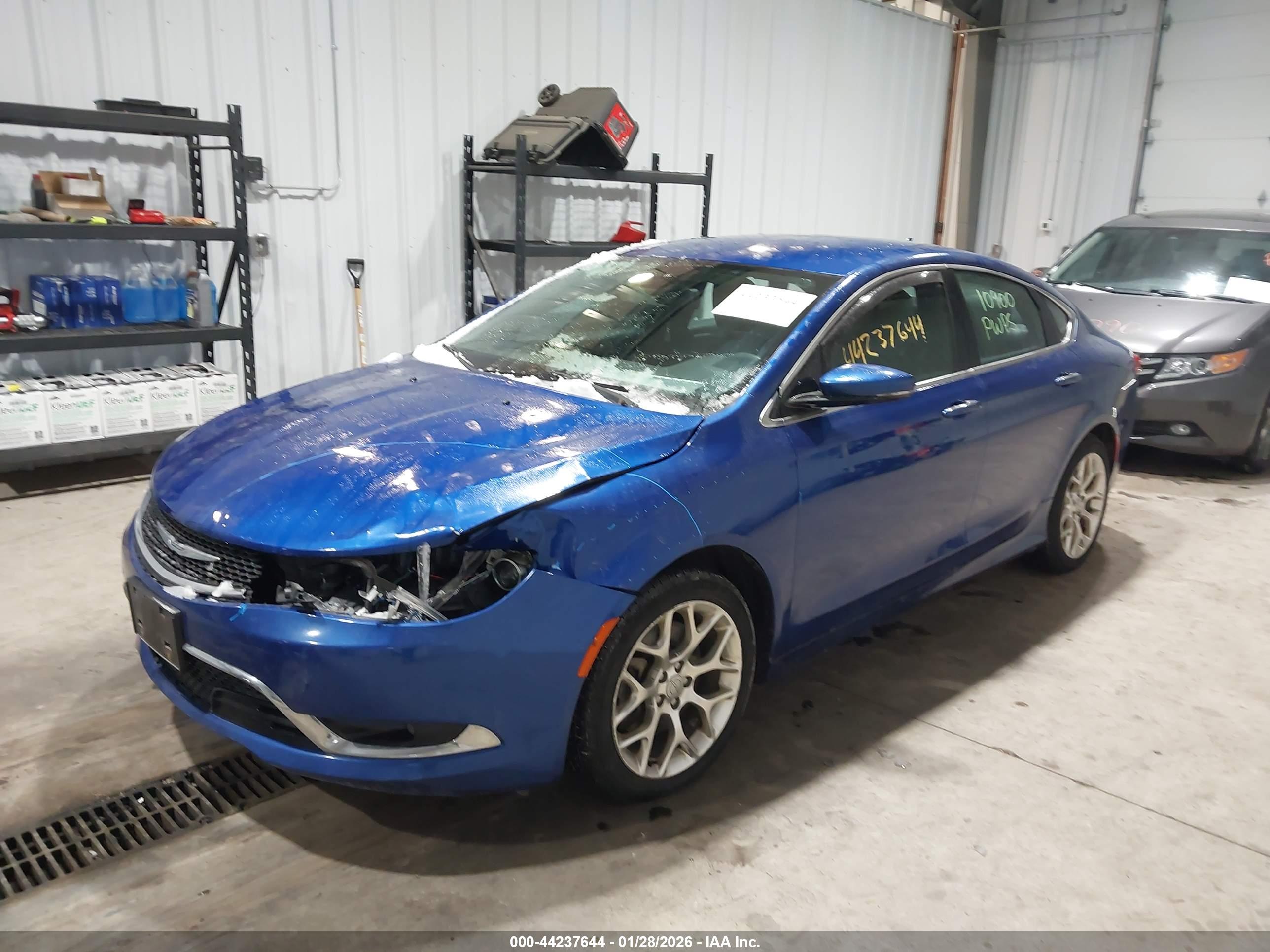 CHRYSLER 200 image 2