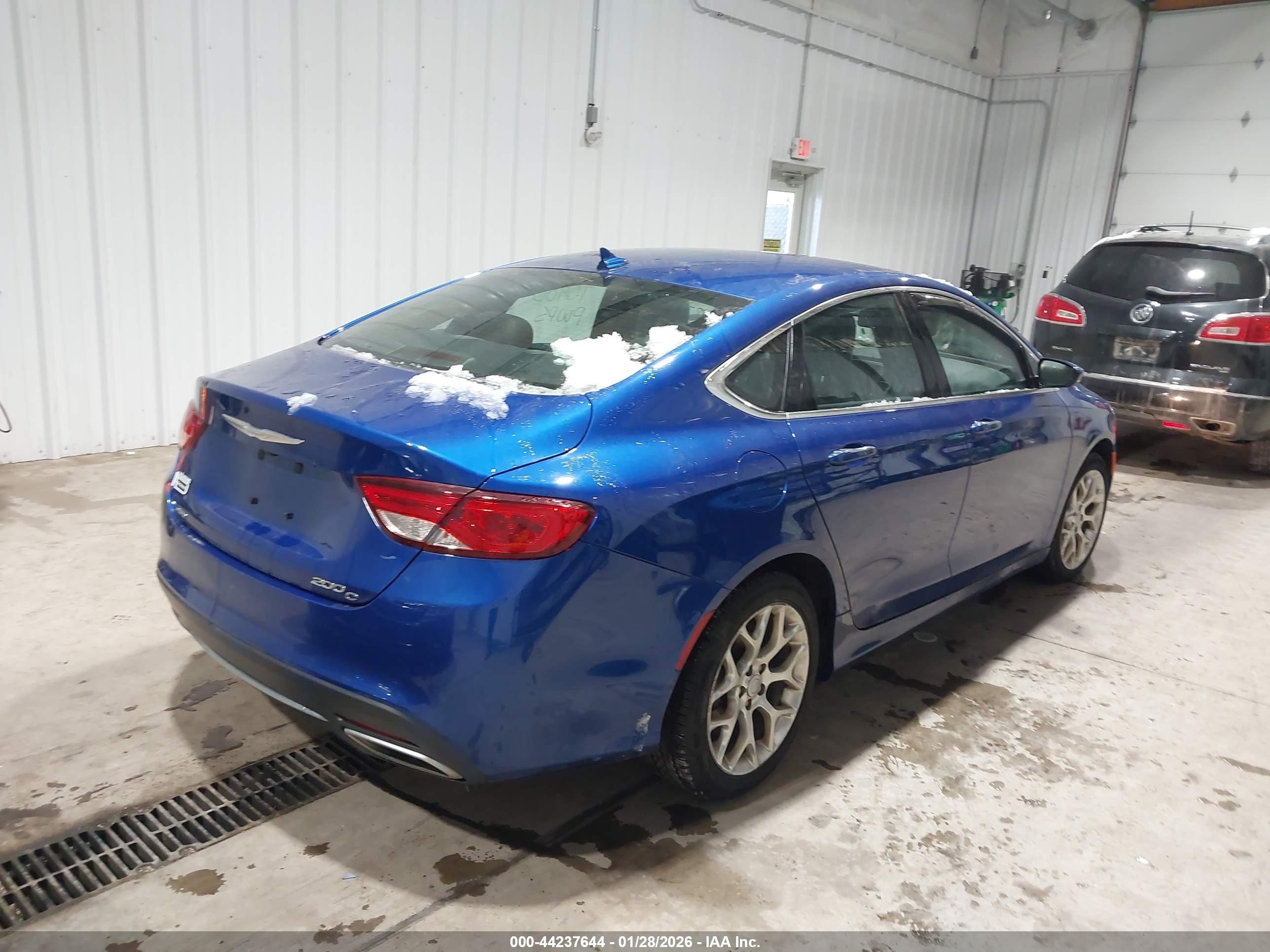 CHRYSLER 200 image 4