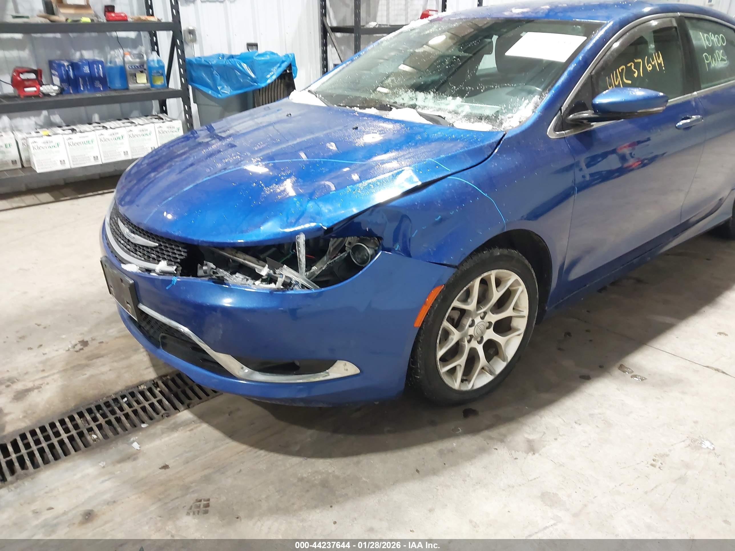 CHRYSLER 200 image 6
