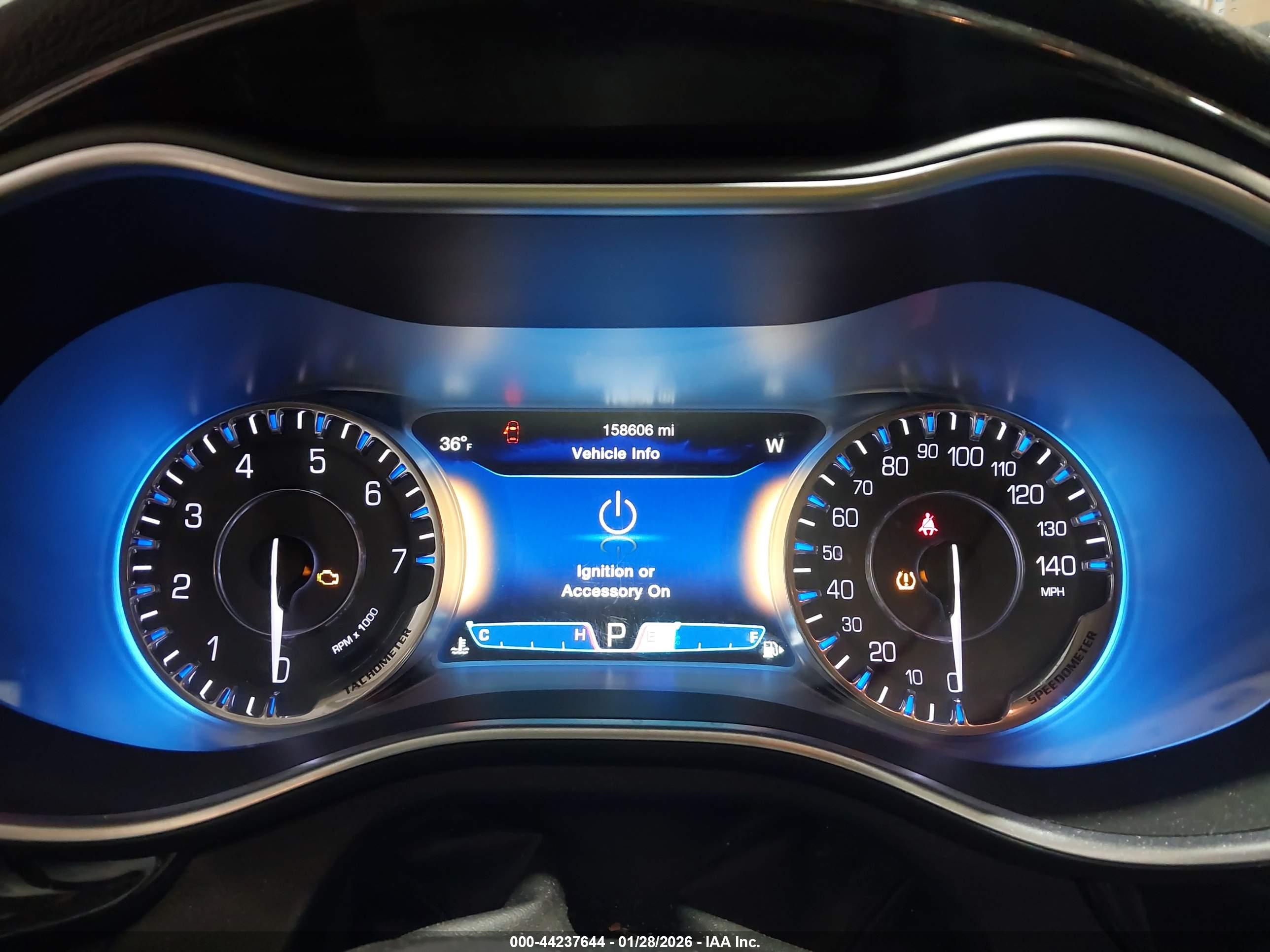 CHRYSLER 200 image 7