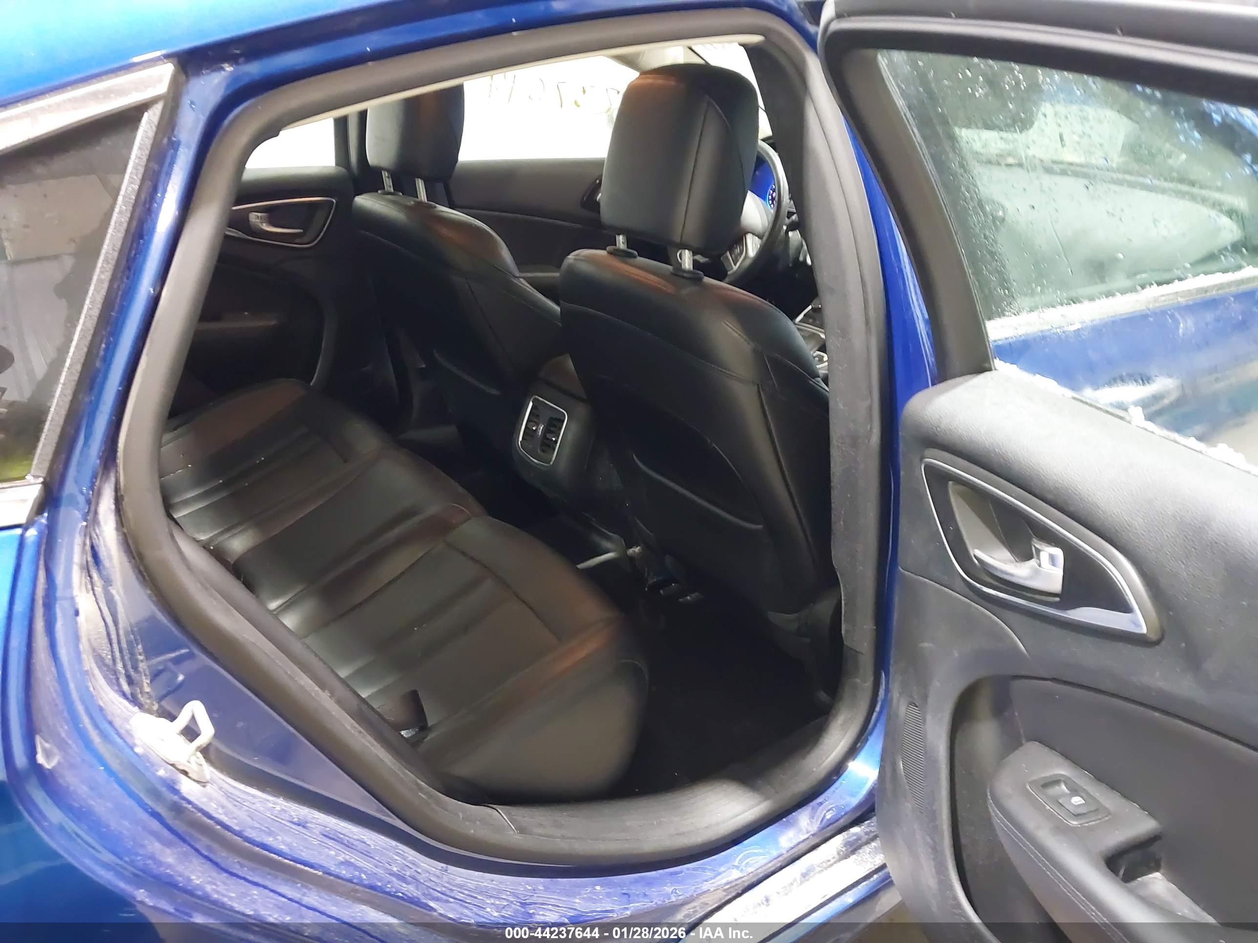 CHRYSLER 200 image 8