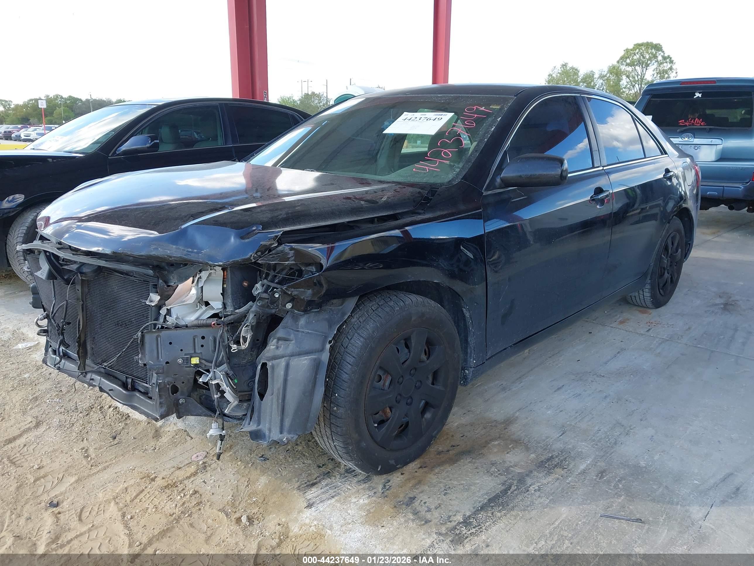 TOYOTA CAMRY image 2