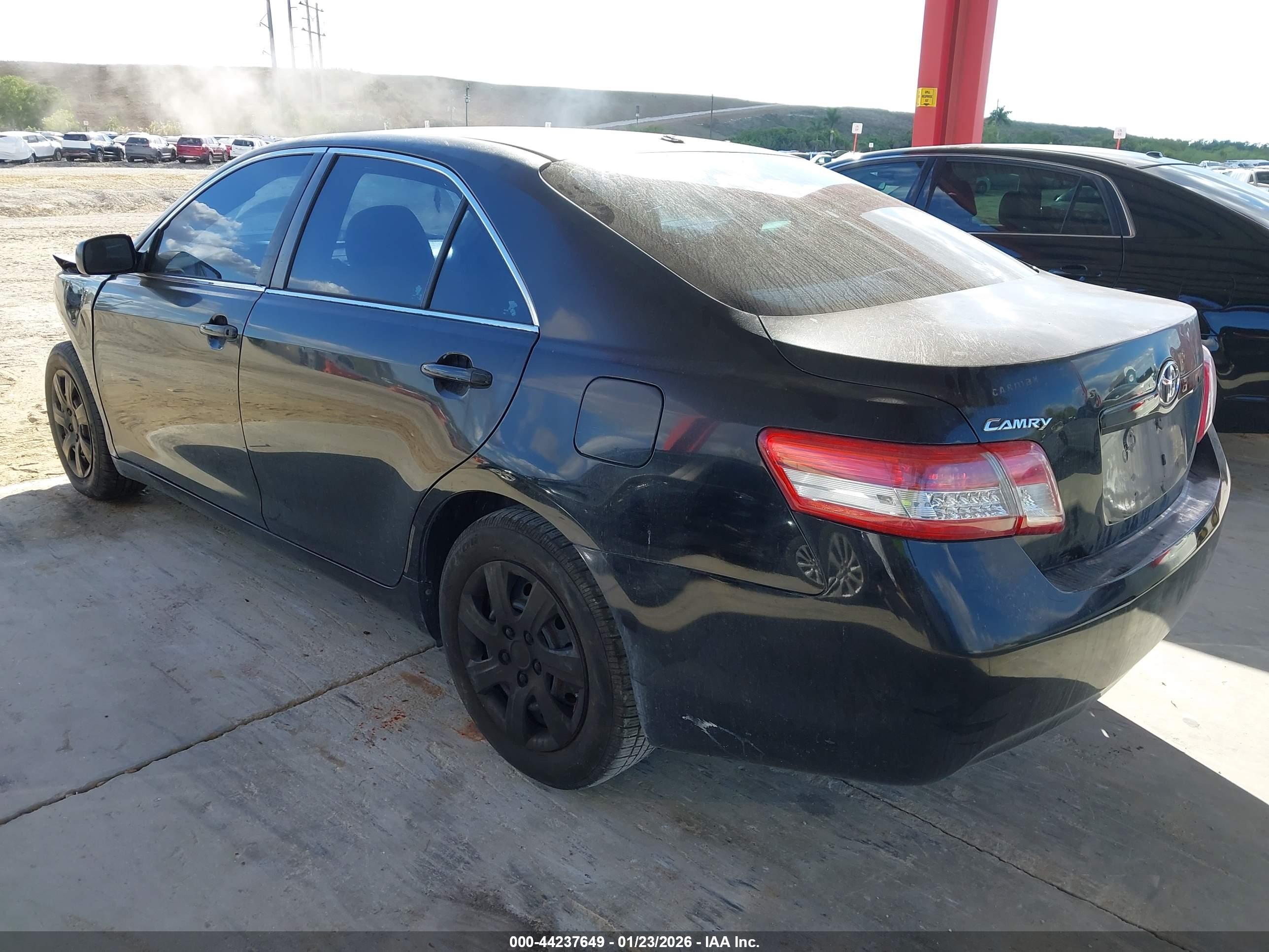 TOYOTA CAMRY image 3