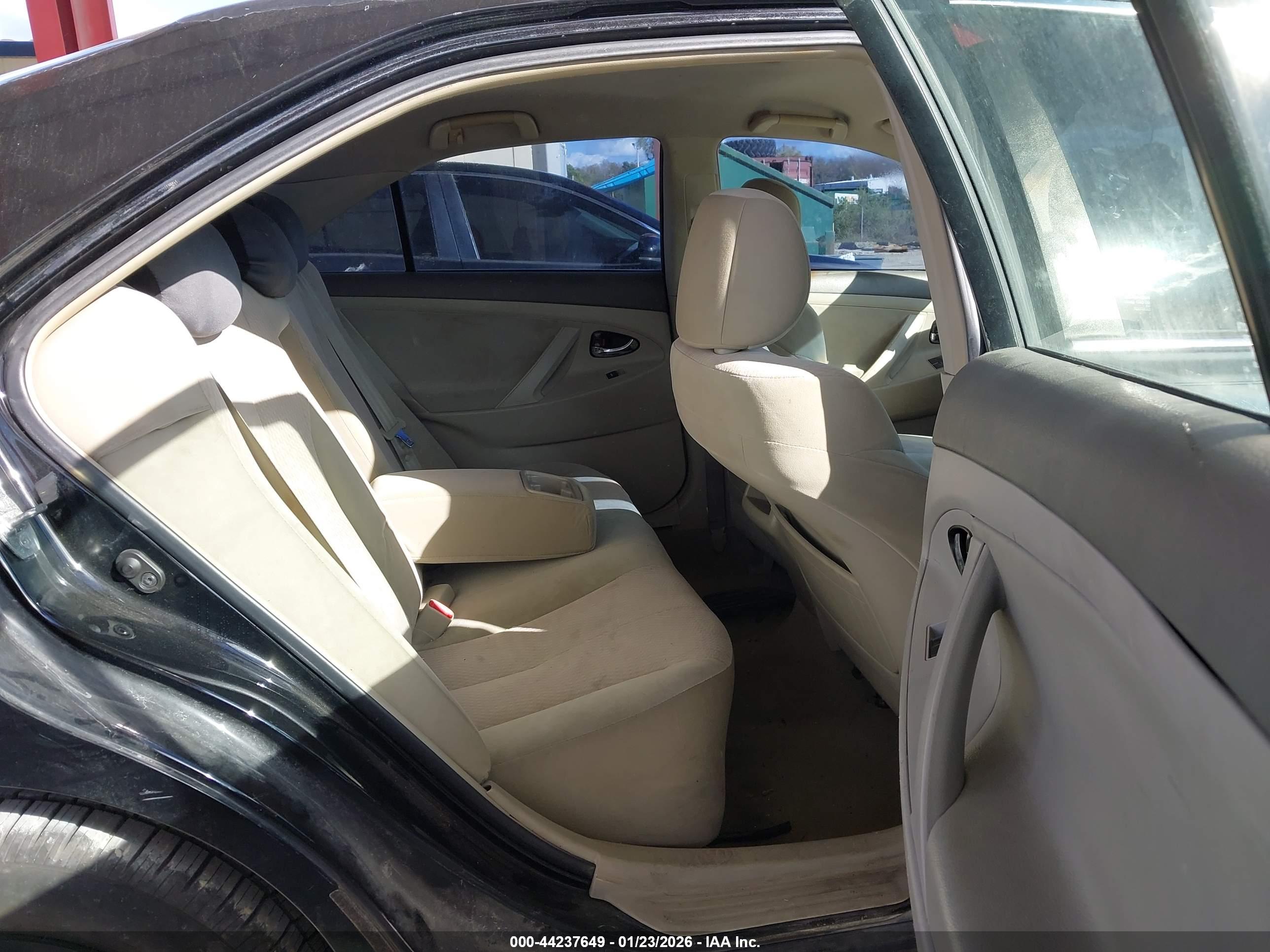 TOYOTA CAMRY image 8