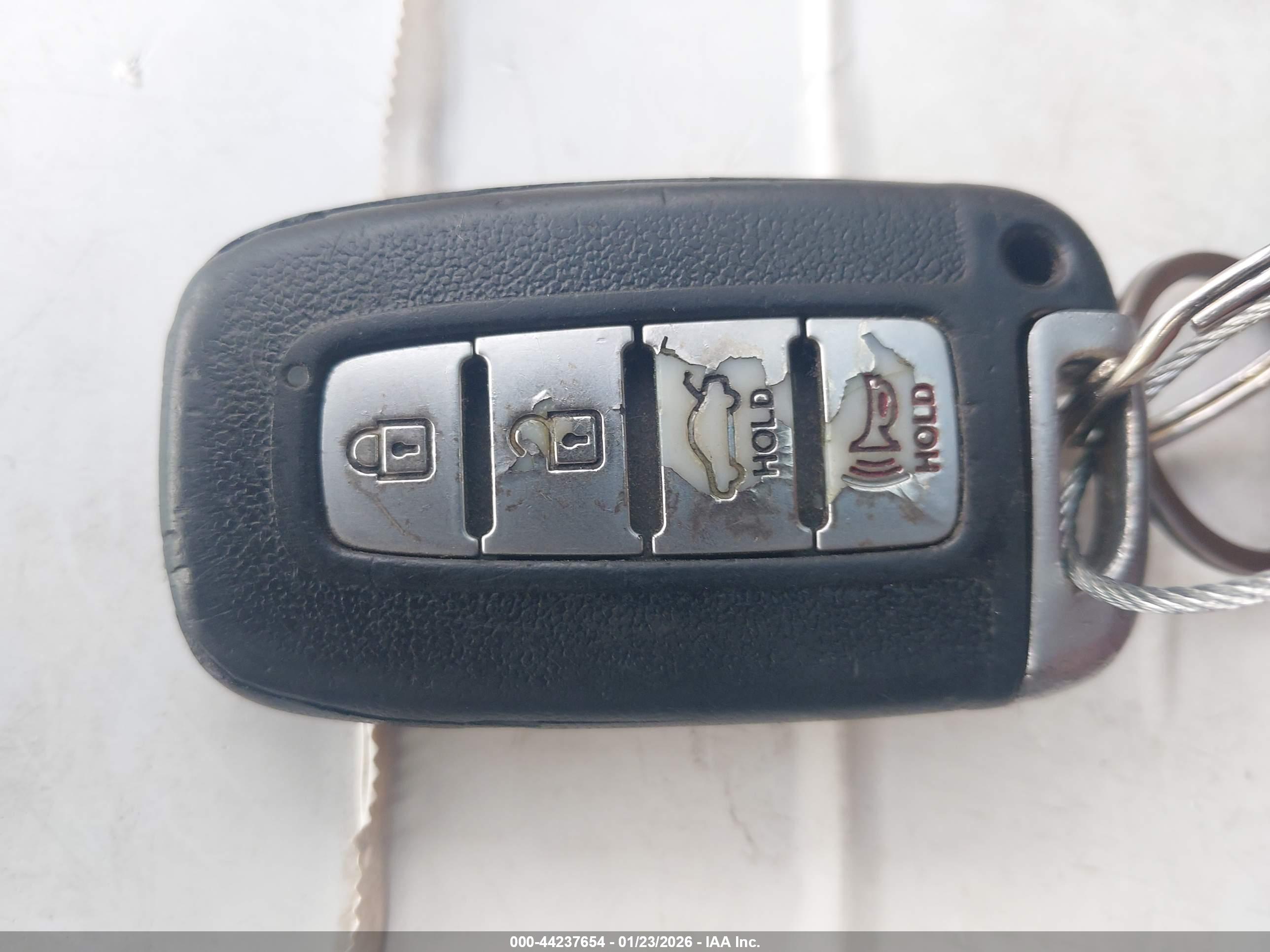 HYUNDAI GENESIS image 11