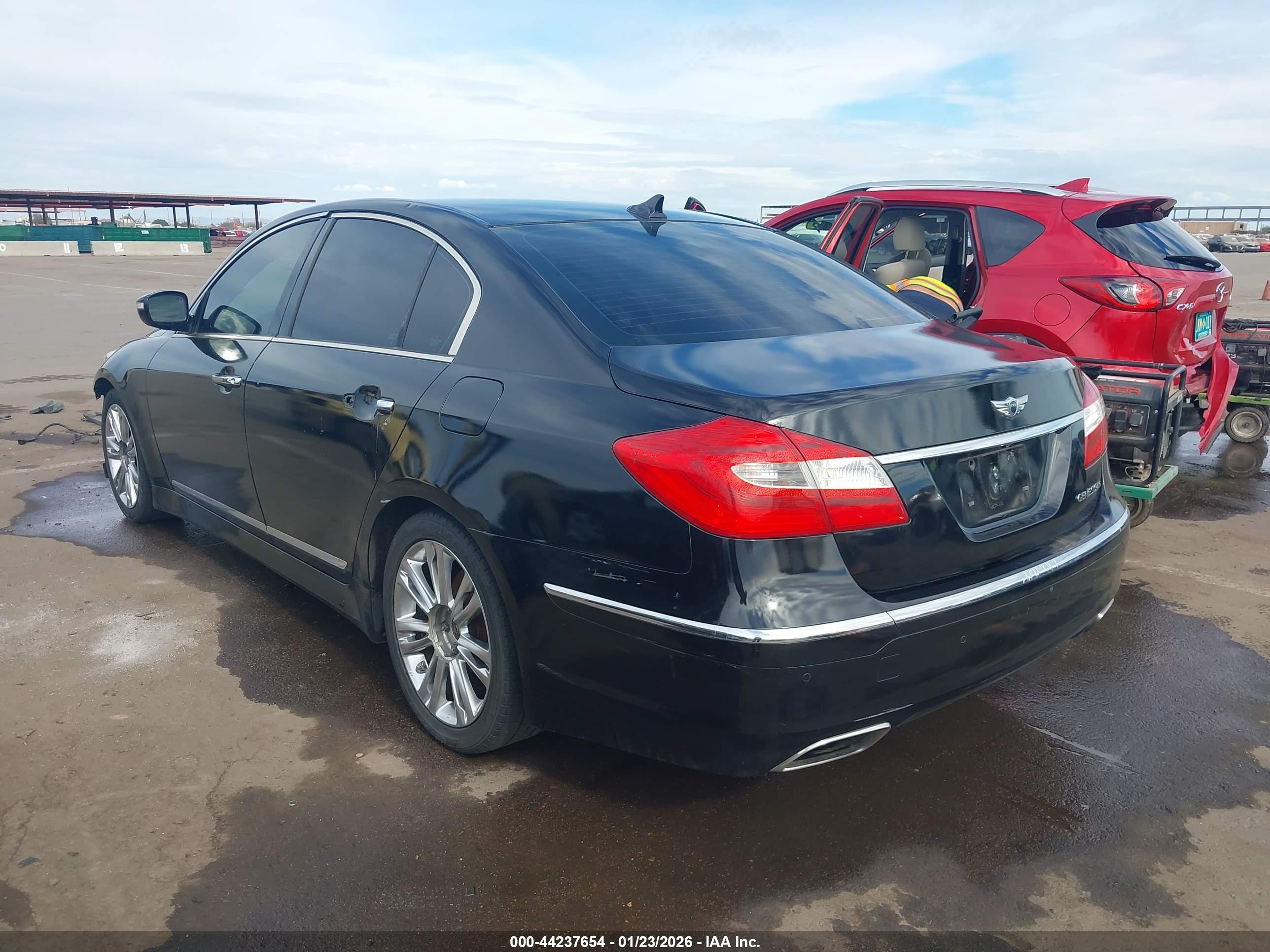 HYUNDAI GENESIS image 3