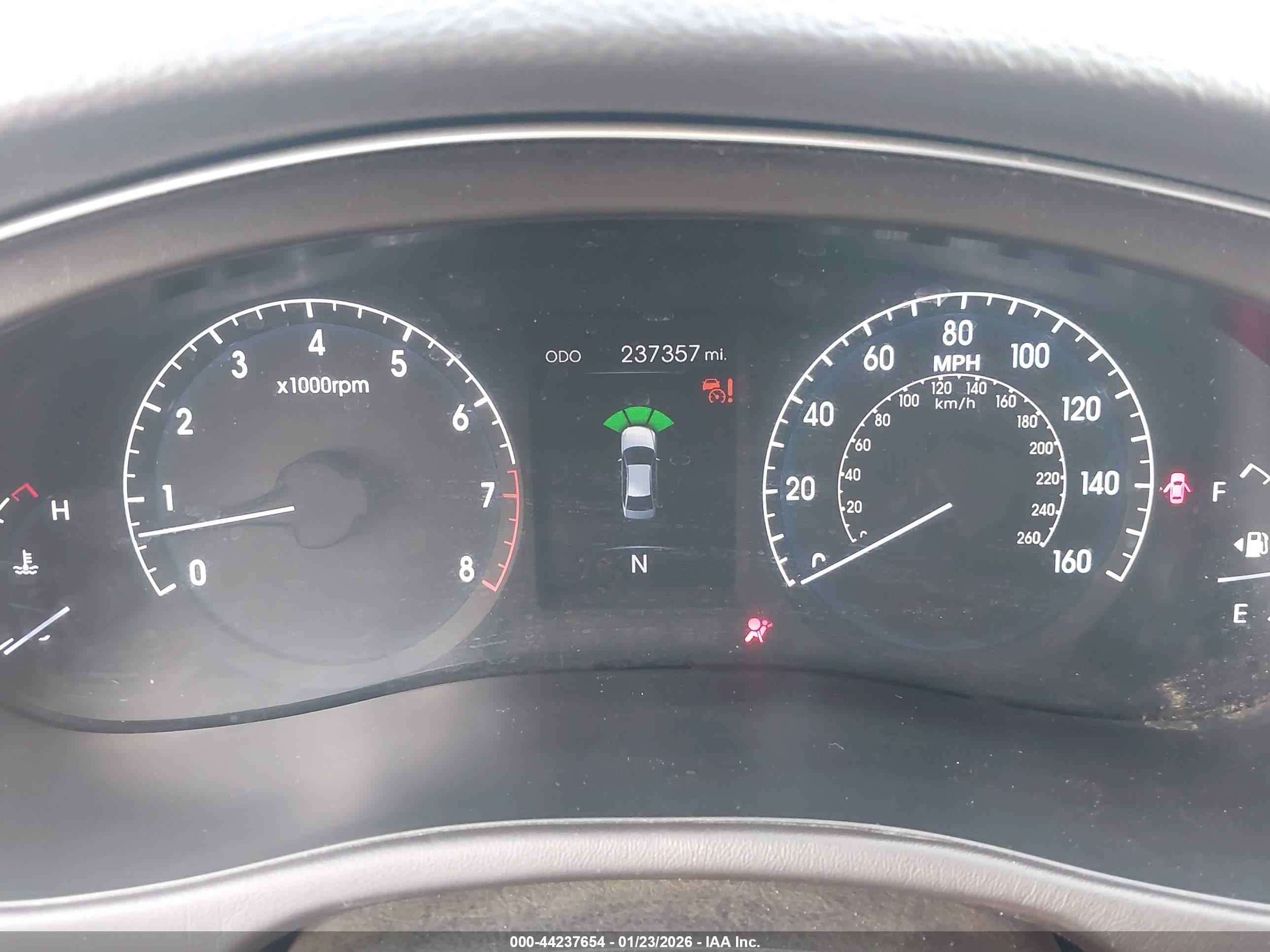 HYUNDAI GENESIS image 7