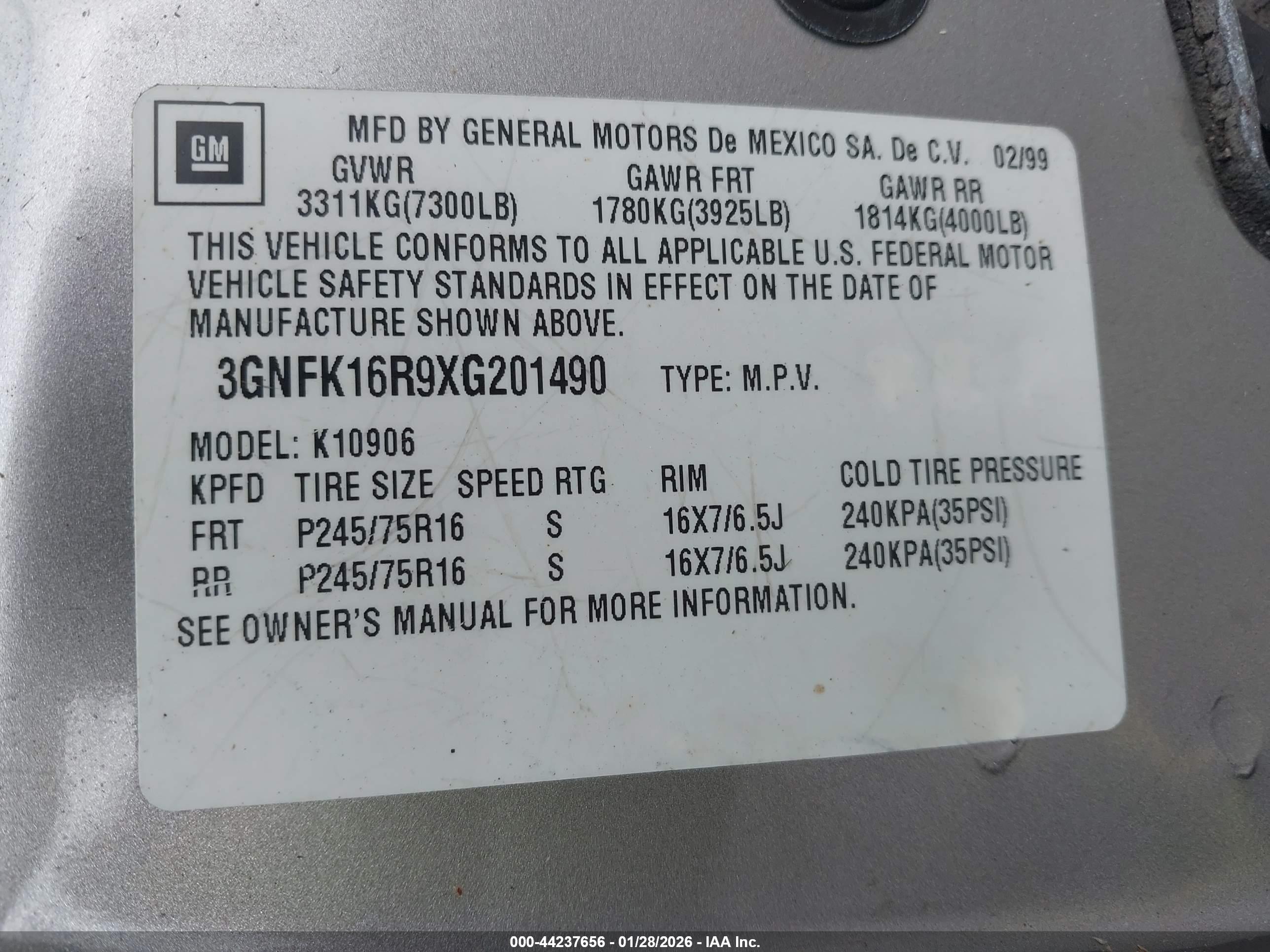 CHEVROLET SUBURBAN image 9