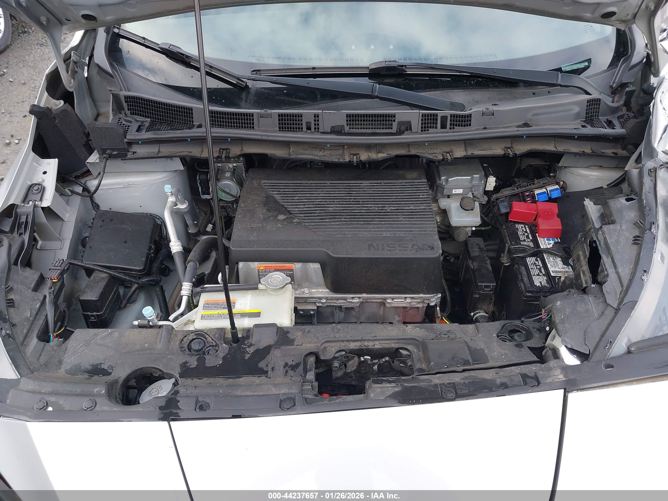 NISSAN LEAF image 10