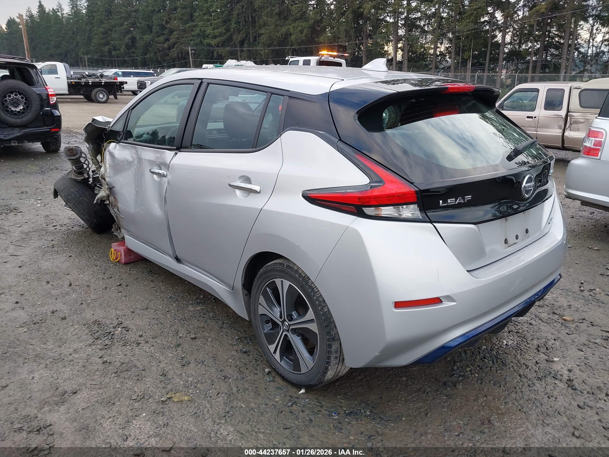 NISSAN LEAF image 3