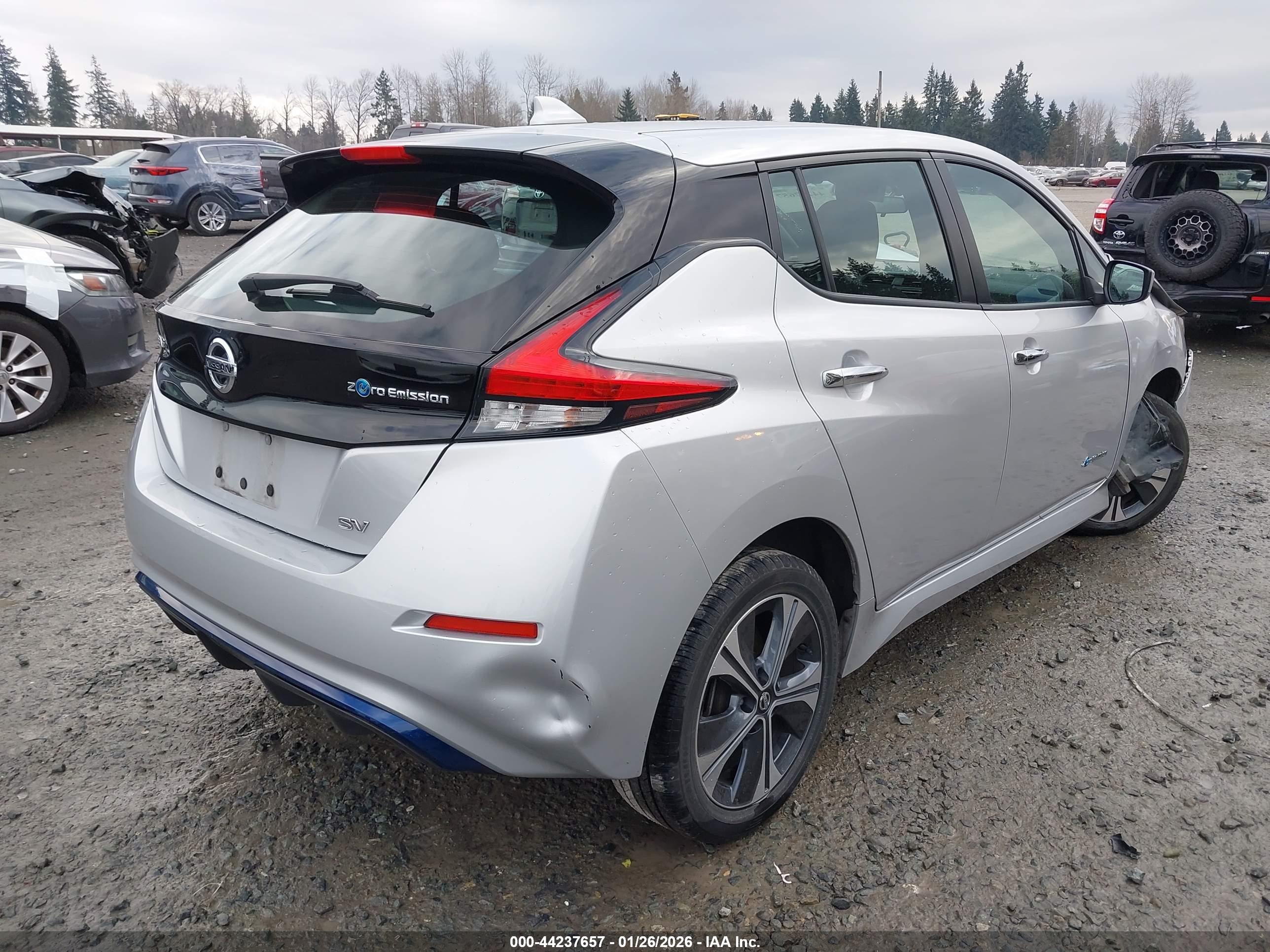 NISSAN LEAF image 4