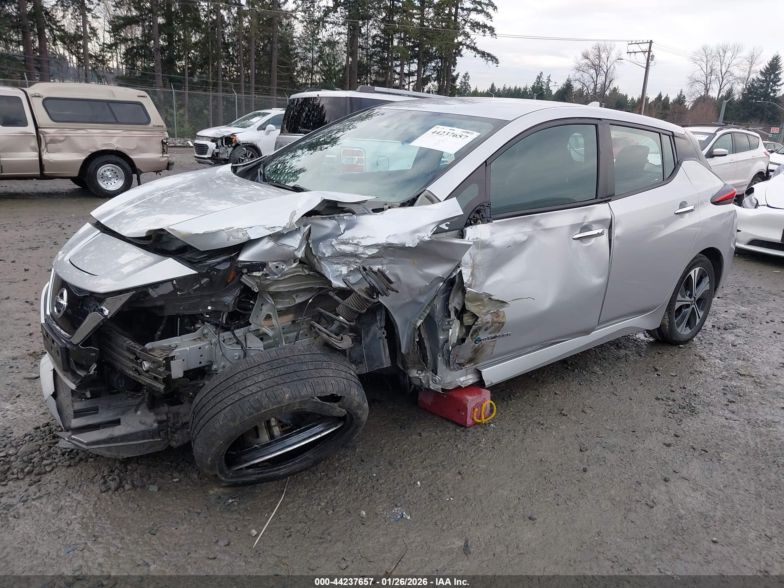 NISSAN LEAF image 6