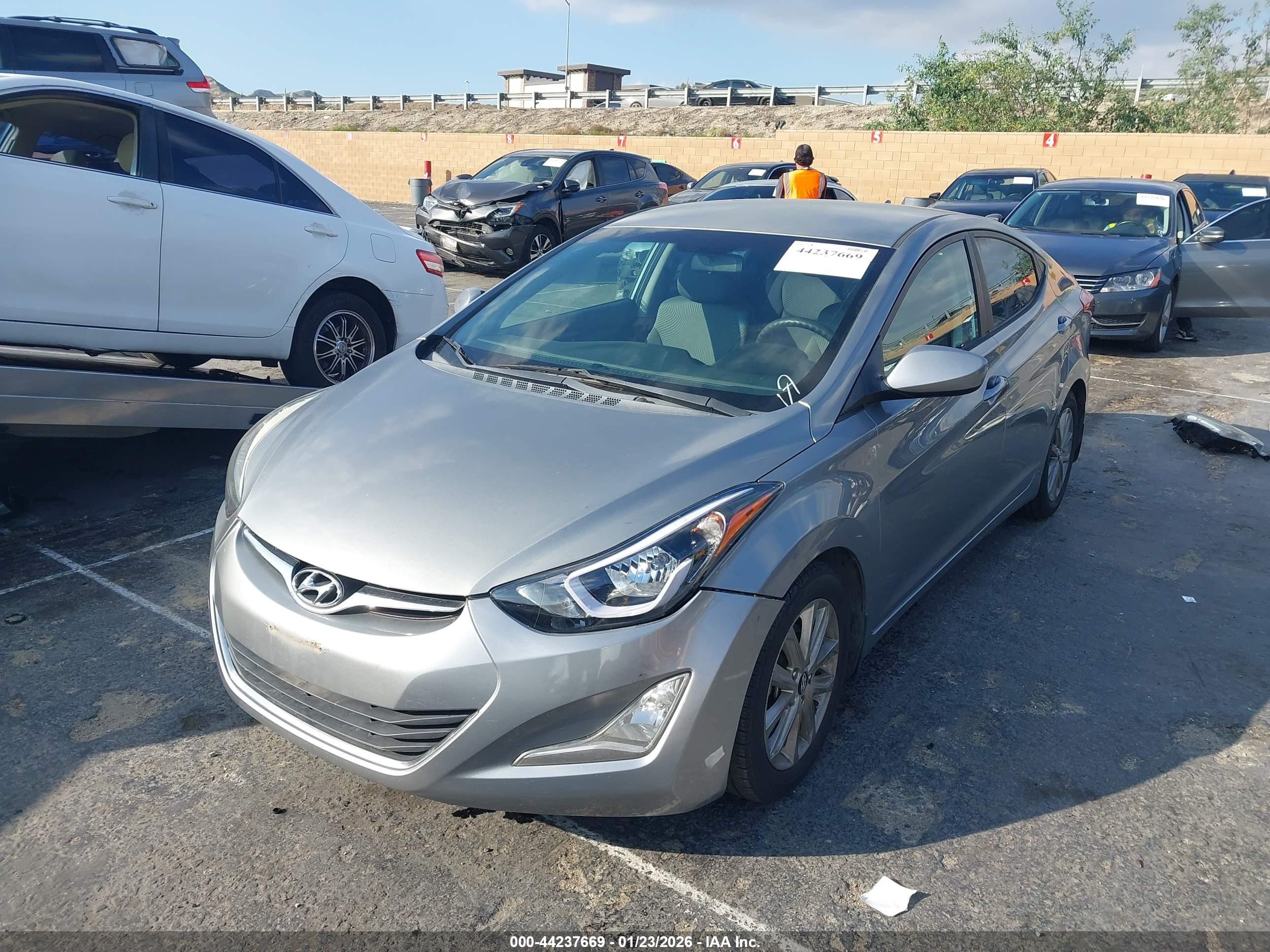HYUNDAI ELANTRA image 2
