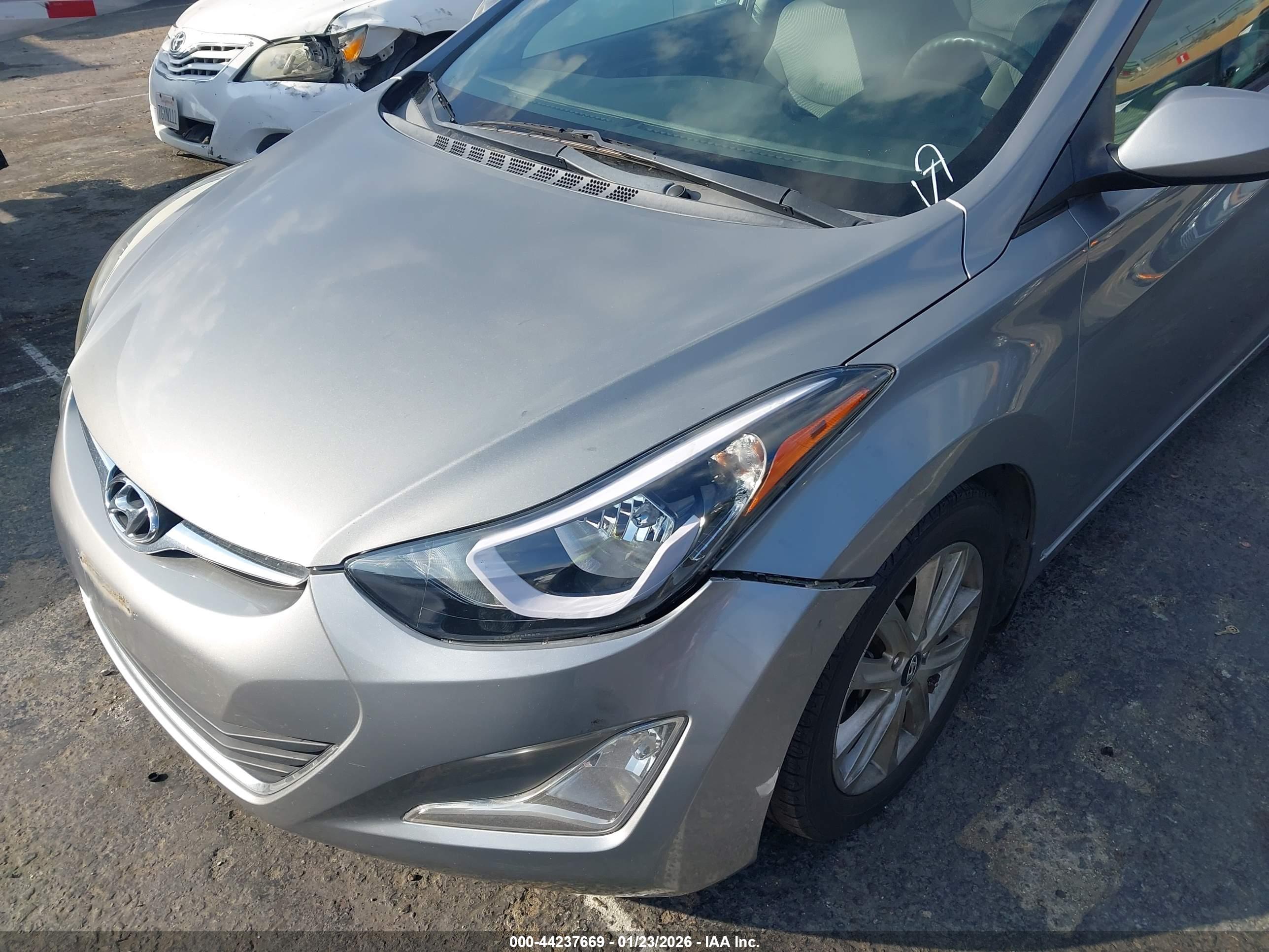 HYUNDAI ELANTRA image 6