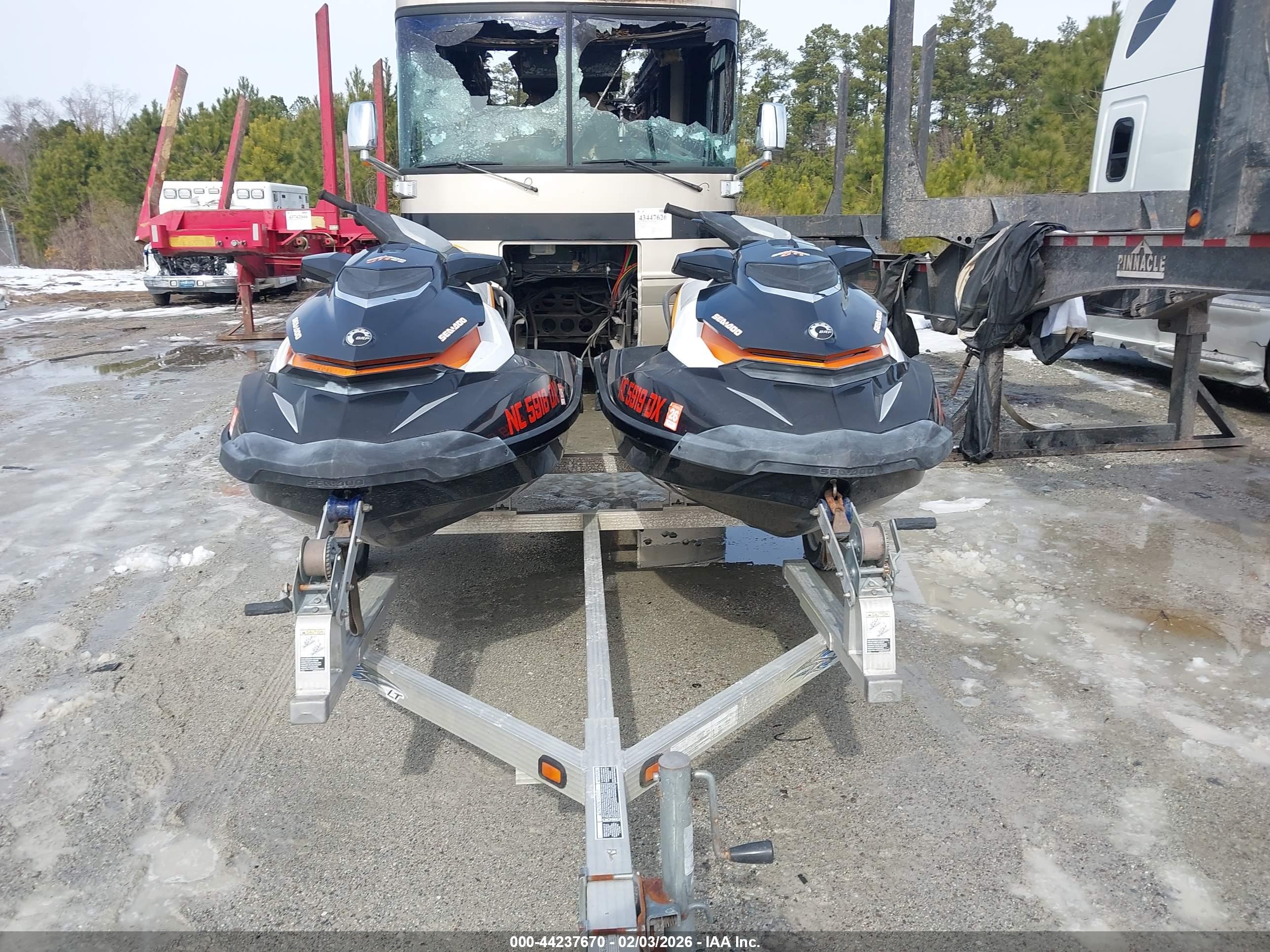 TRITON BOAT image 6