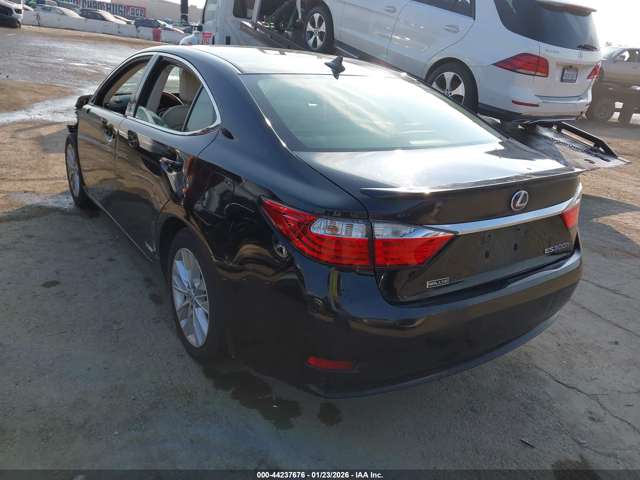 LEXUS ES image 3