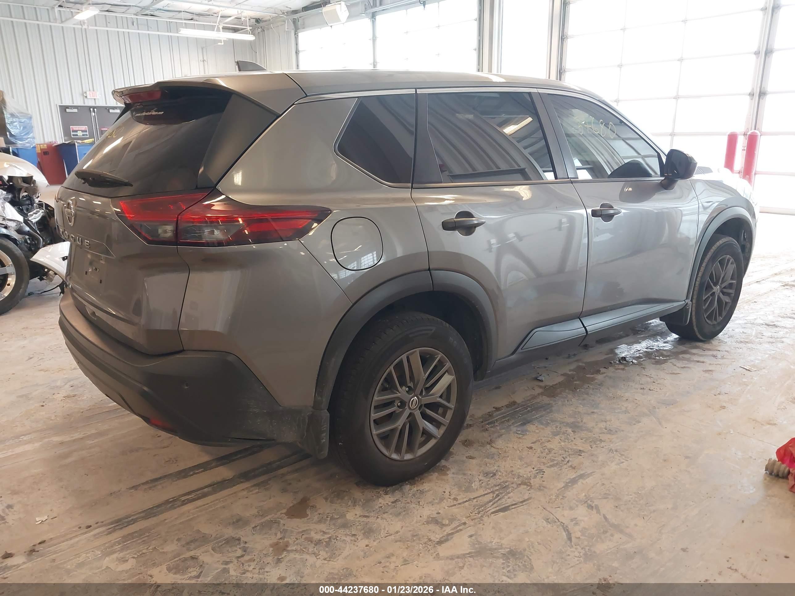 NISSAN ROGUE image 4