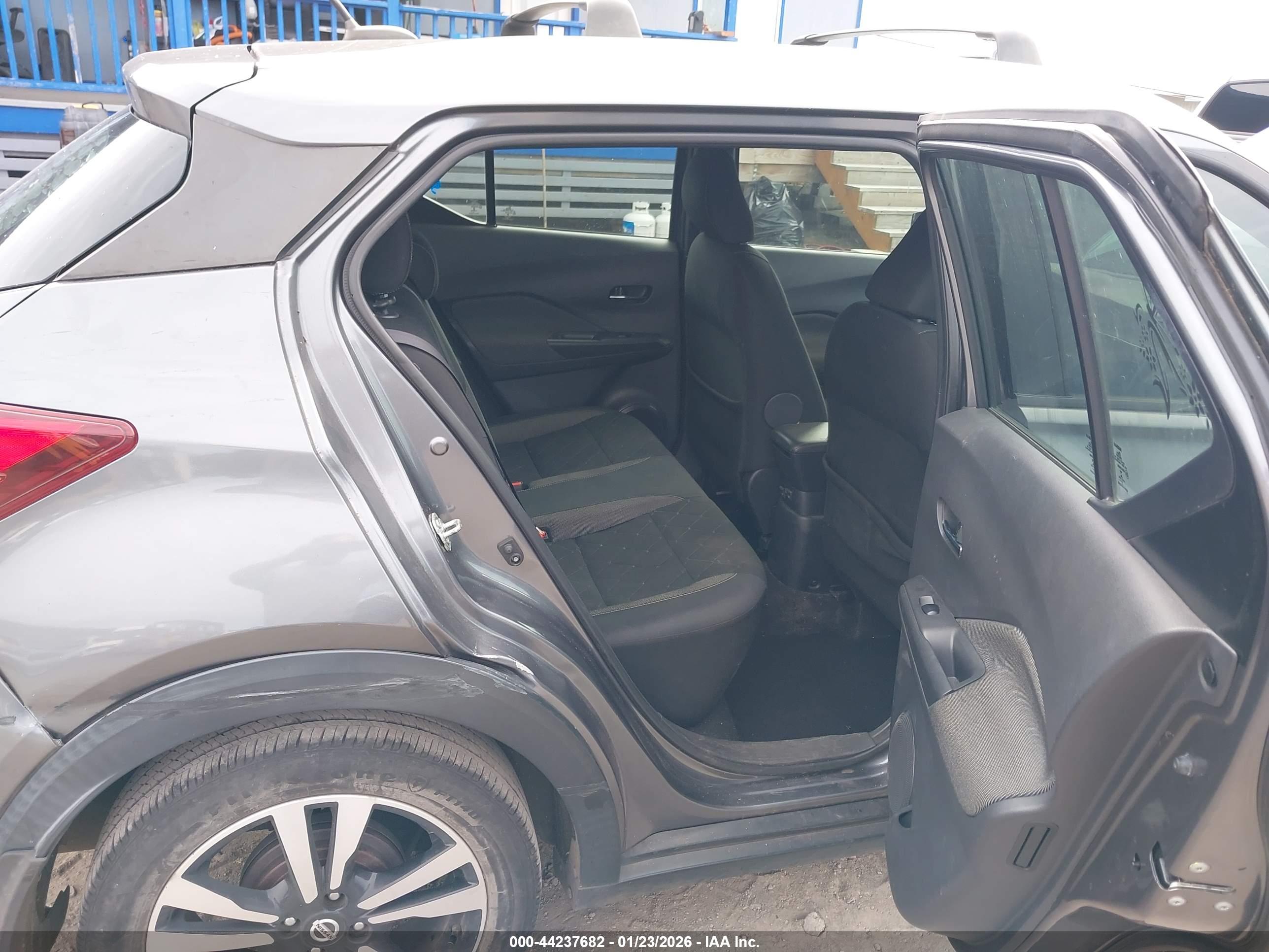 NISSAN KICKS image 8