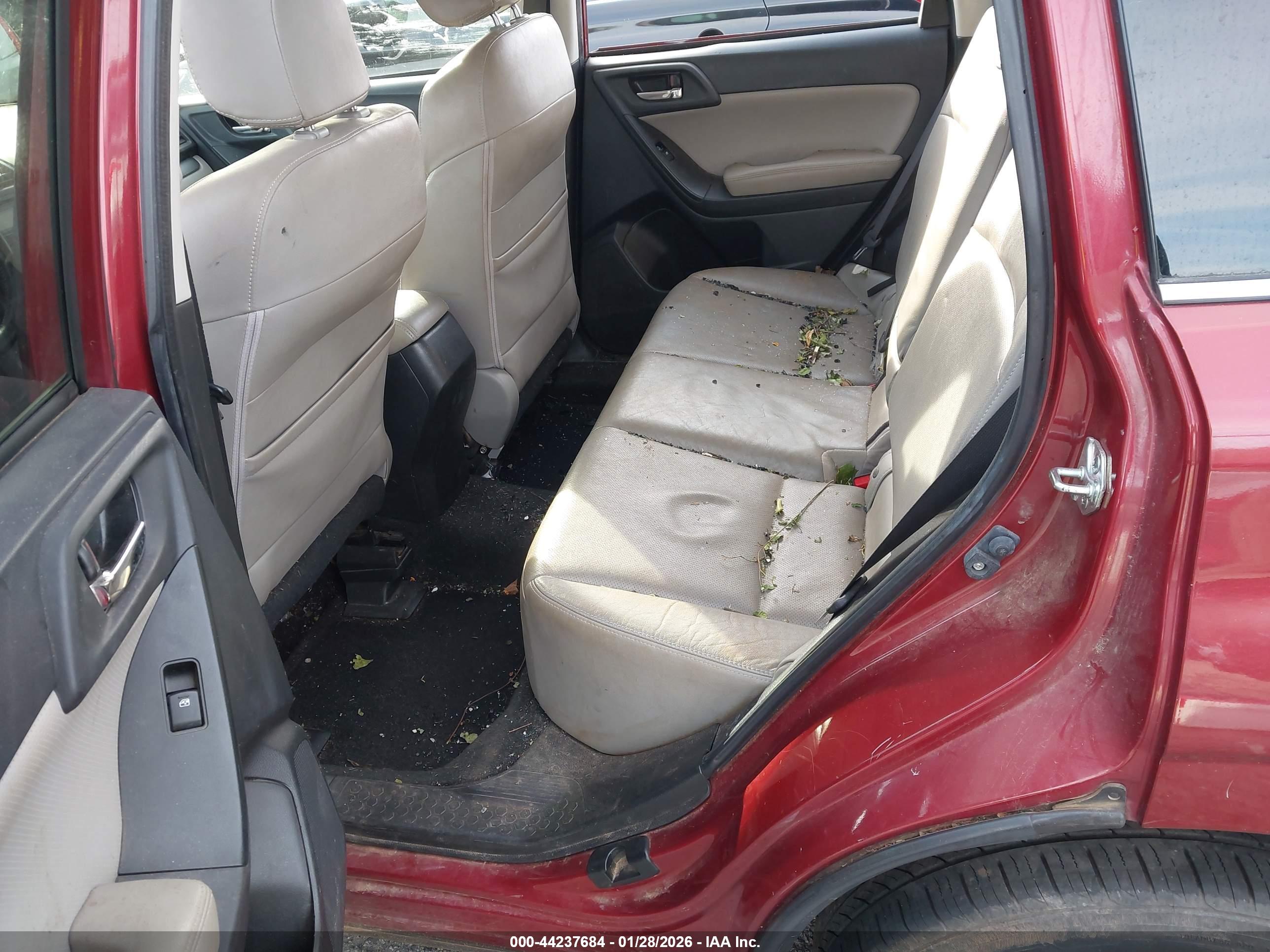 SUBARU FORESTER image 8