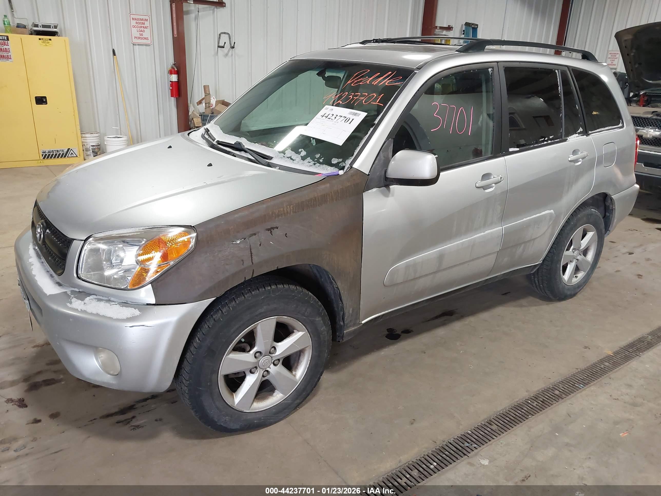 TOYOTA RAV4 image 2