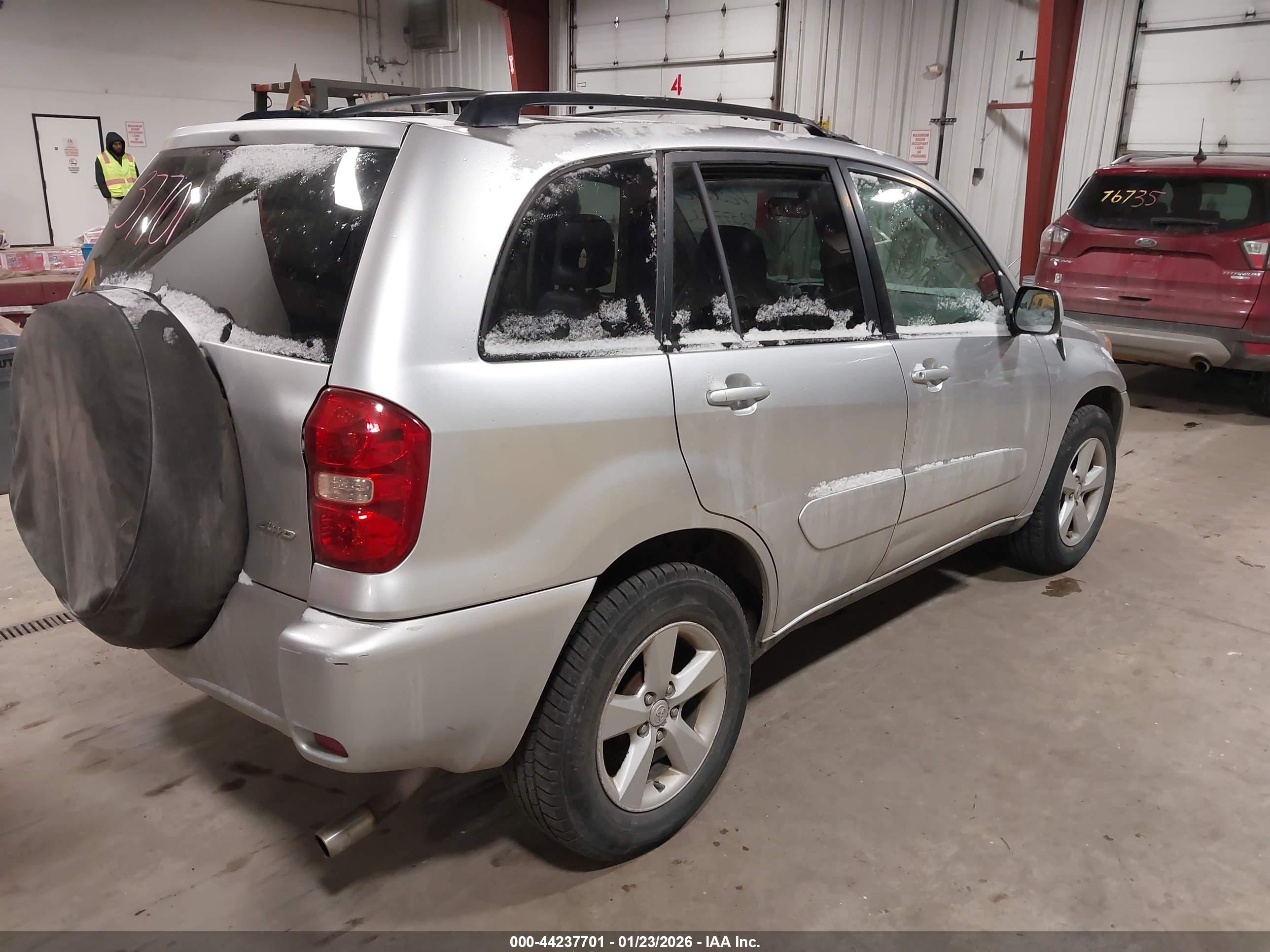 TOYOTA RAV4 image 4