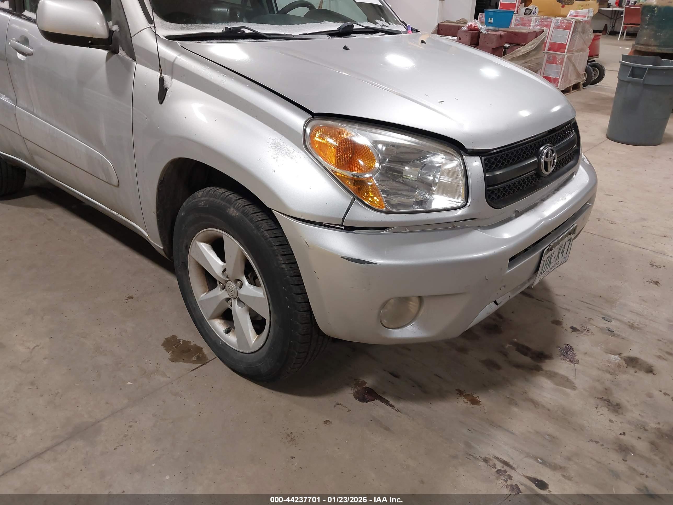 TOYOTA RAV4 image 6