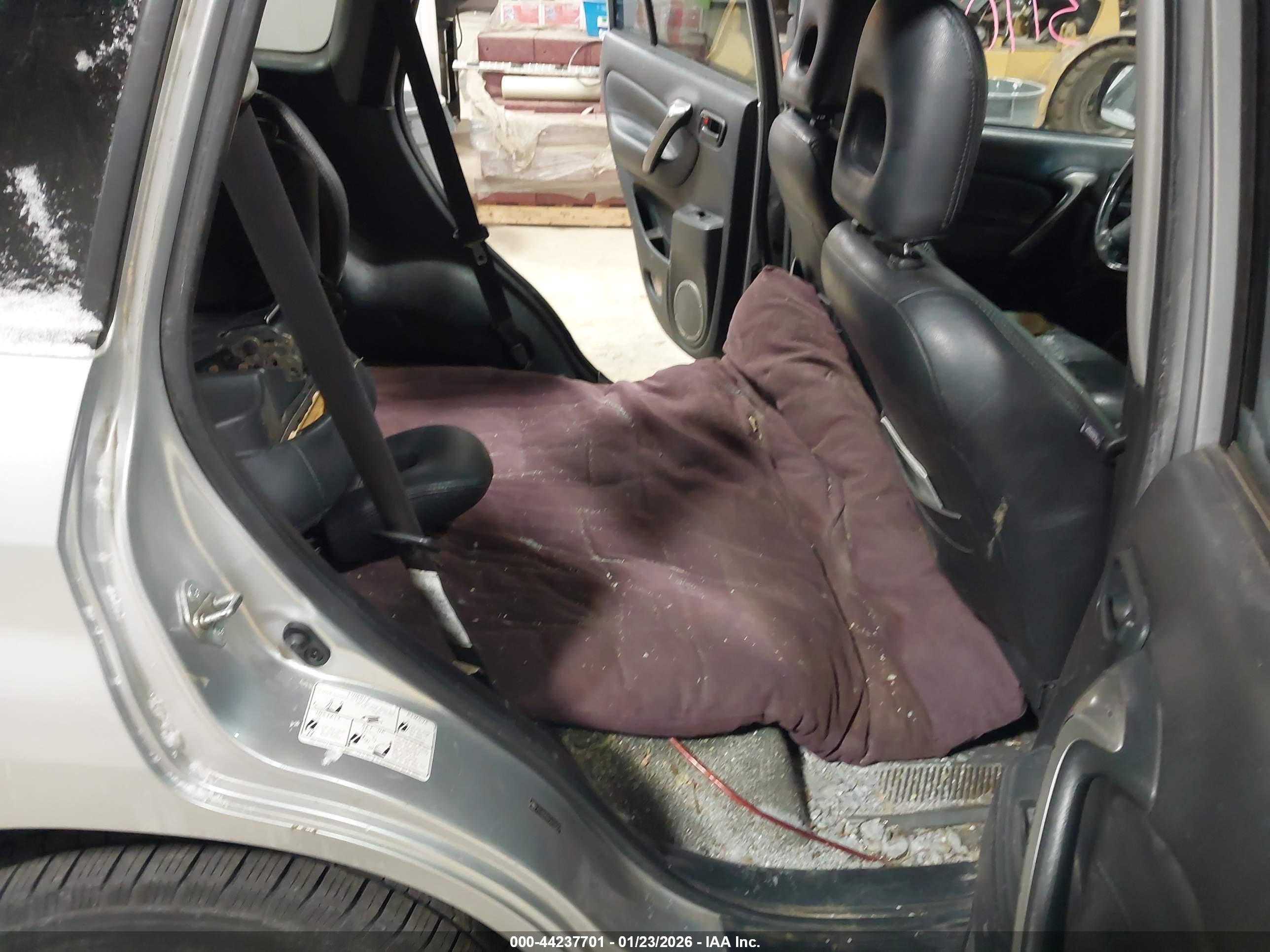 TOYOTA RAV4 image 8