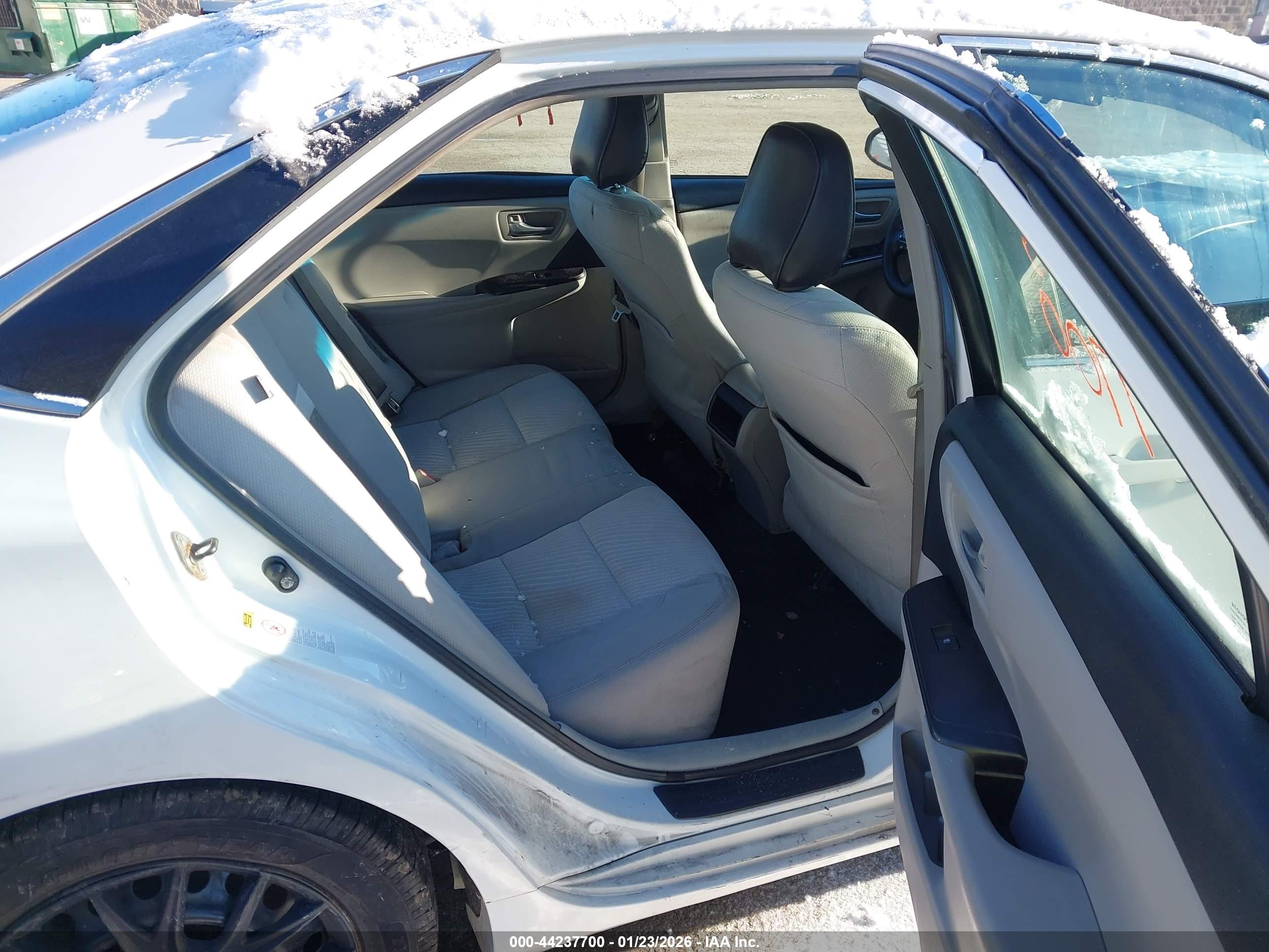 TOYOTA CAMRY image 8